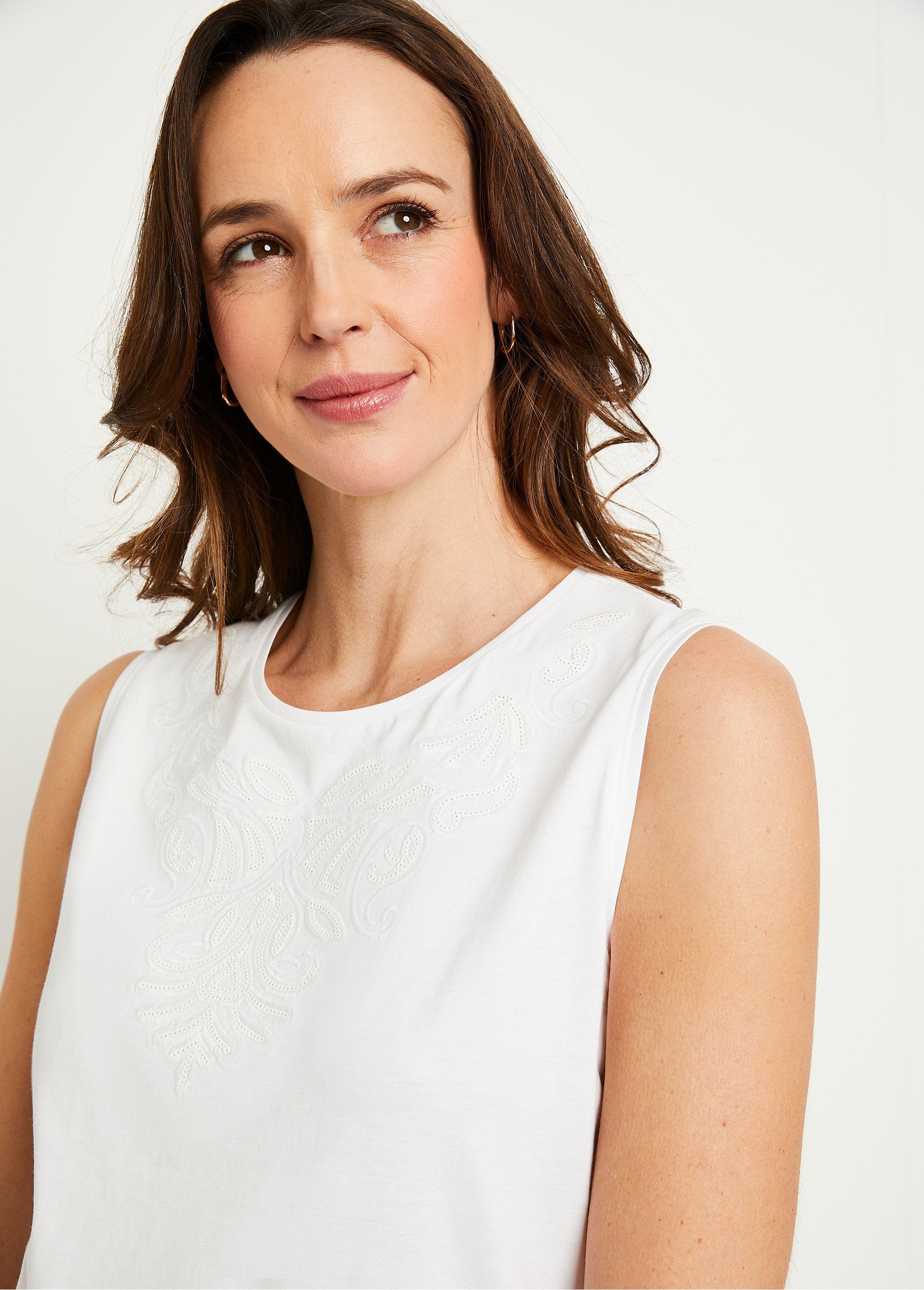 Débardeur_uni_court_brodé_sequins_Blanc_DE1_slim