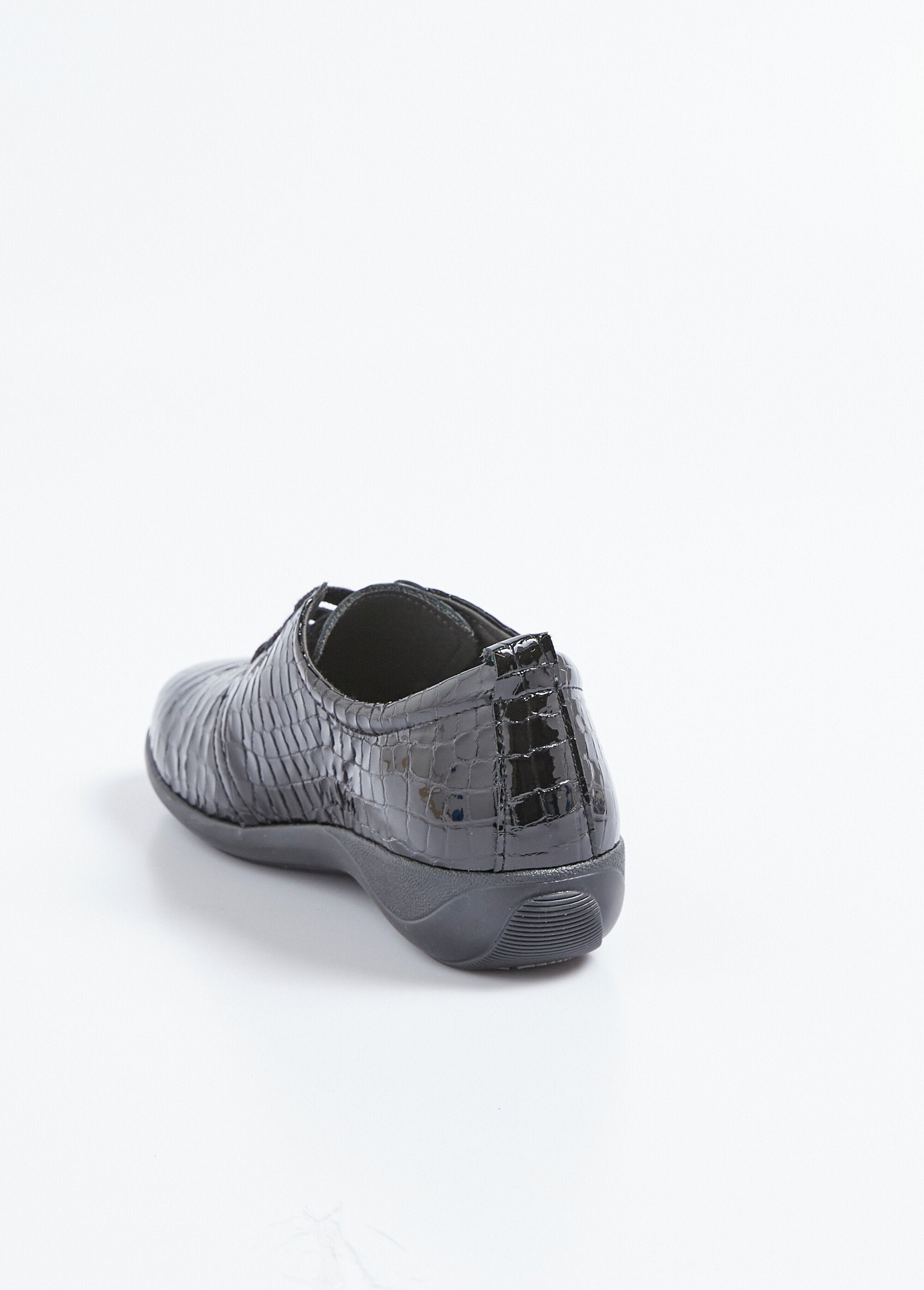 Derbies_cuir_vernis_effet_reptile_grande_largeur_lacées_Vernis_noir_DO1_slim