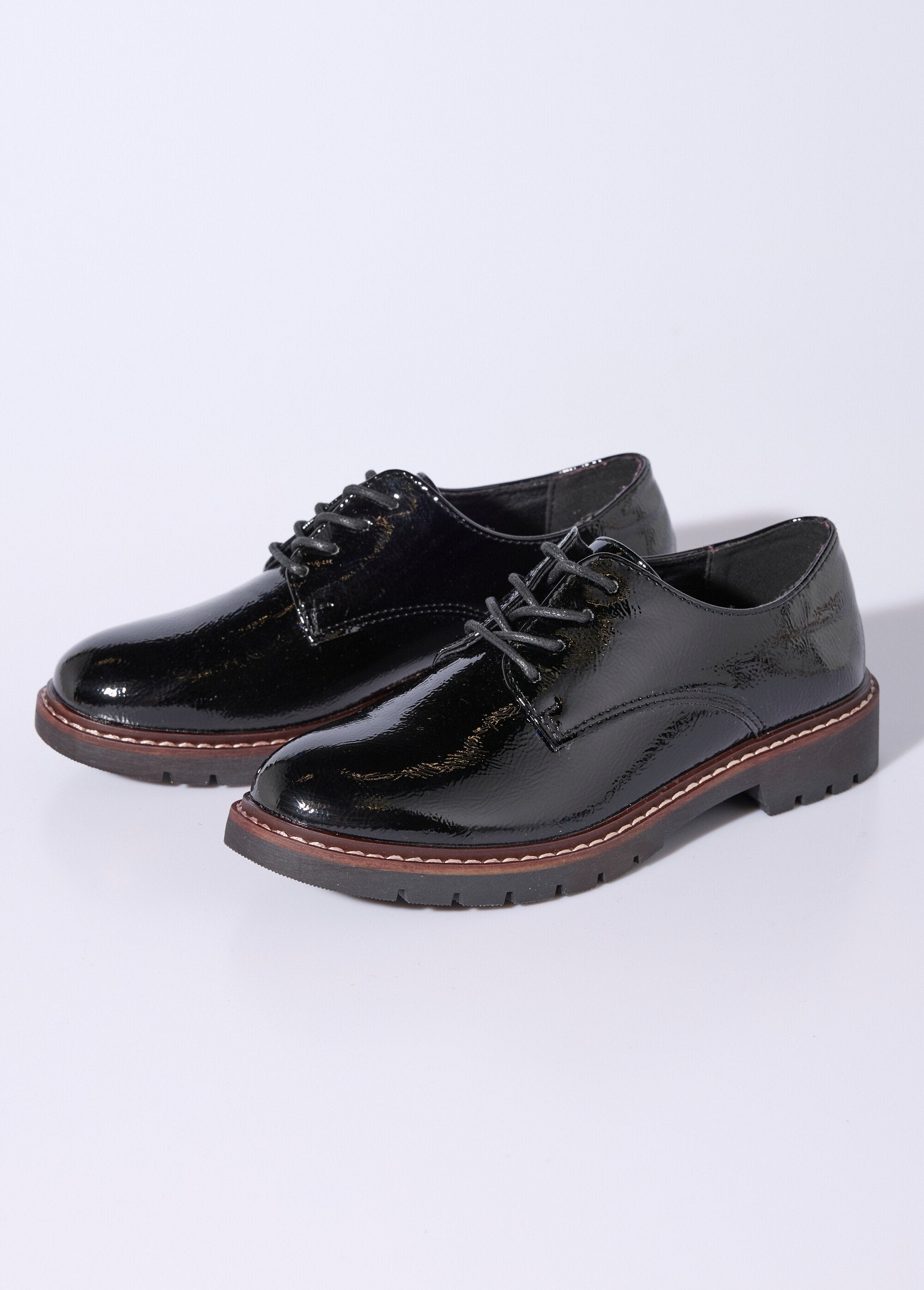 Trendy_derbies_met_lakveters_Noir_DE1_slim