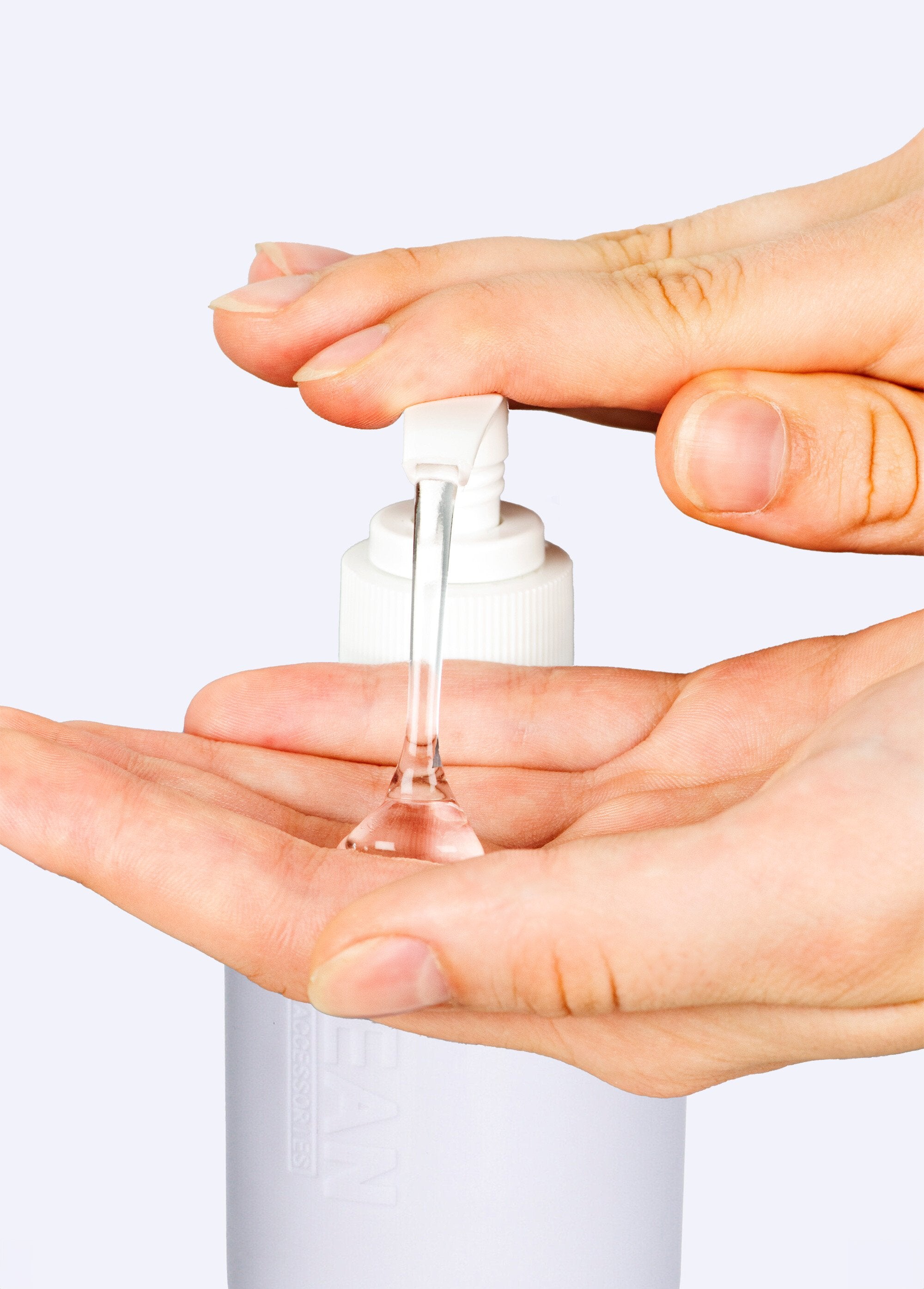 Distributeur_savon_liquide_bambou_Letters_Blanc_et_bambou_DE1_slim