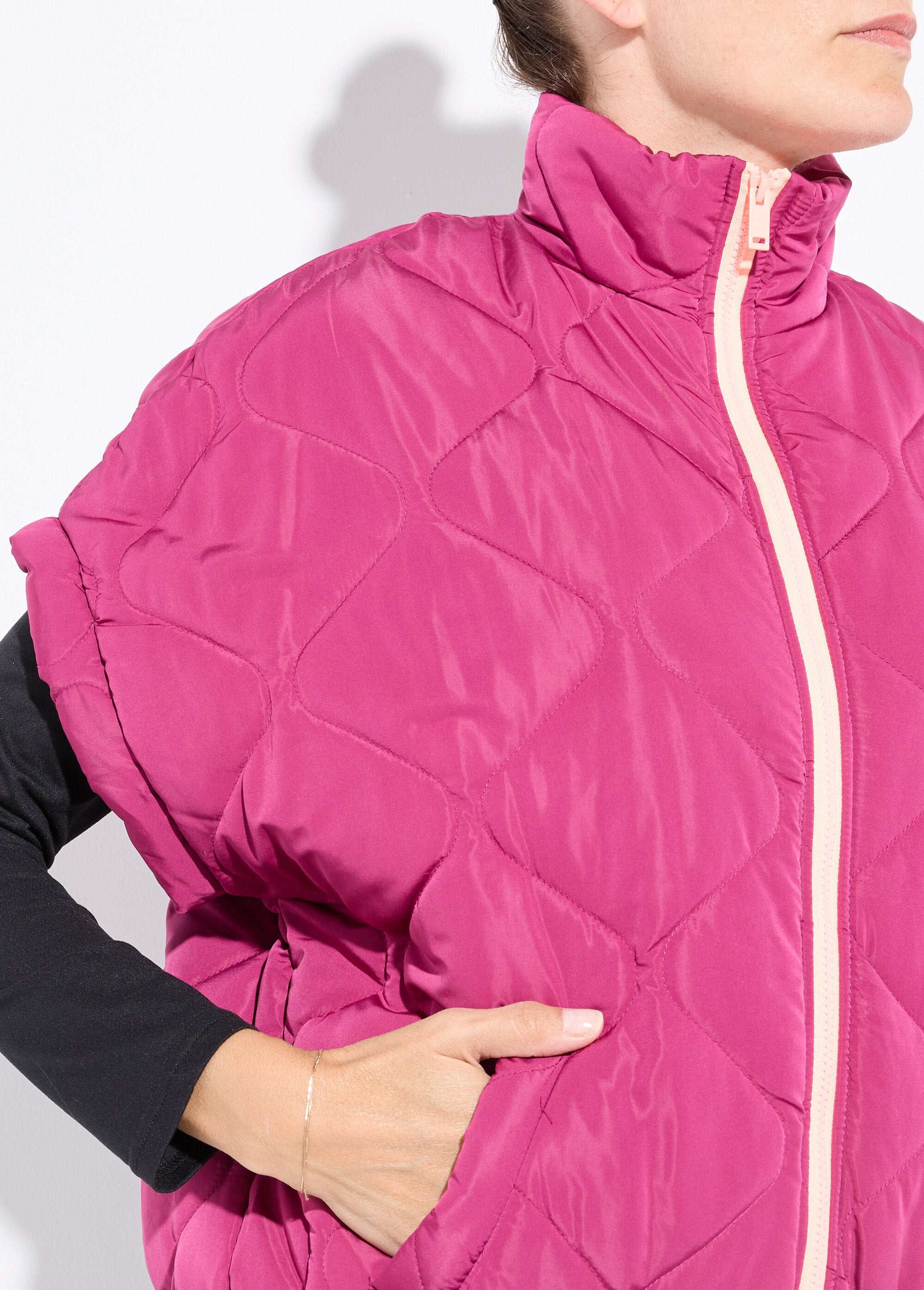 Doudoune_sans_manches_mate,_zip_fluo_Prune_DE1_slim