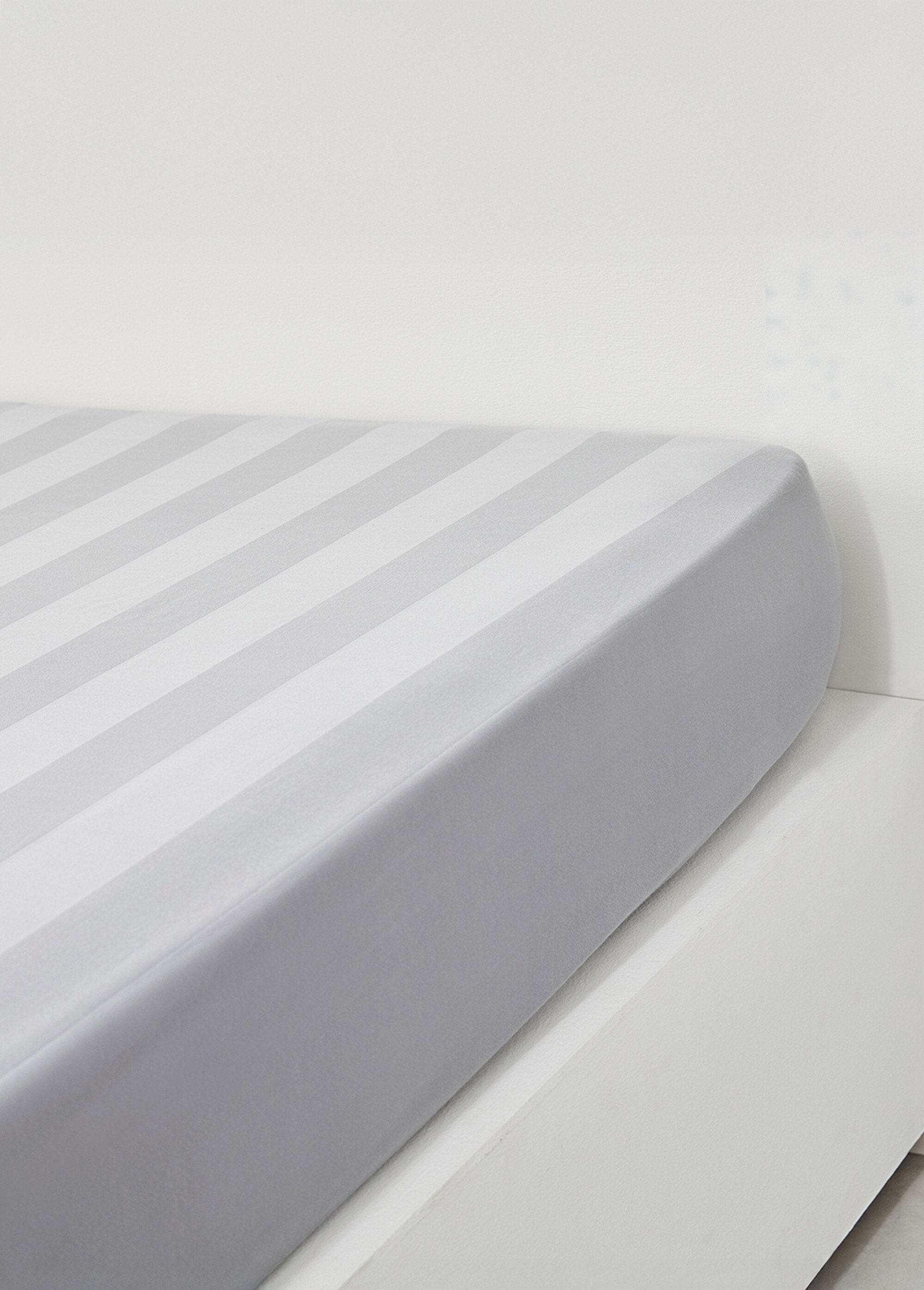 Drap_housse_satin_de_coton_avec_rayures_Gris_DE1_slim
