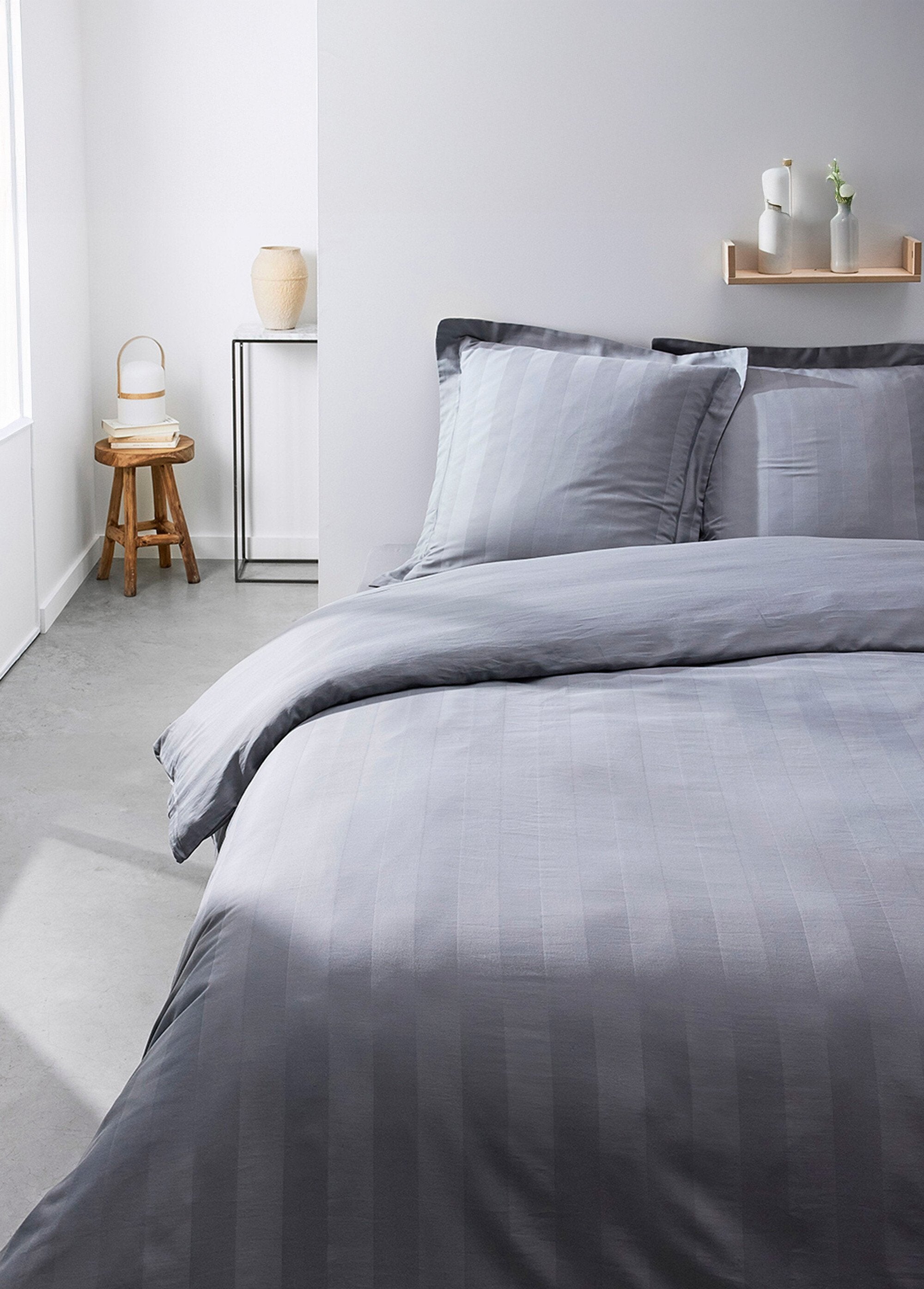 Drap_housse_satin_de_coton_avec_rayures_Gris_SF1_slim