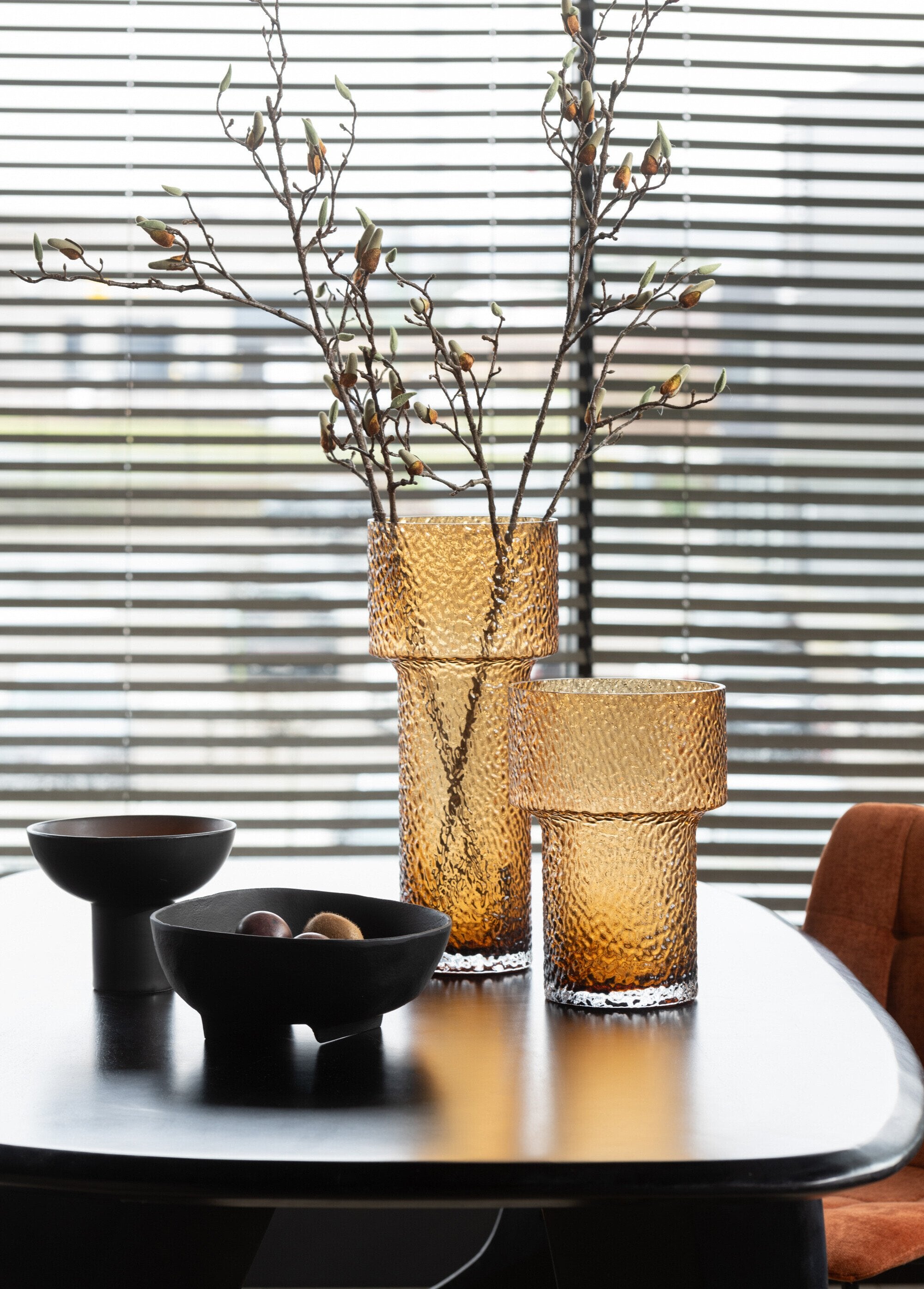 Kleine_kaars_van_was_en_keramiek_op_9_uur_Noir_DE2_slim