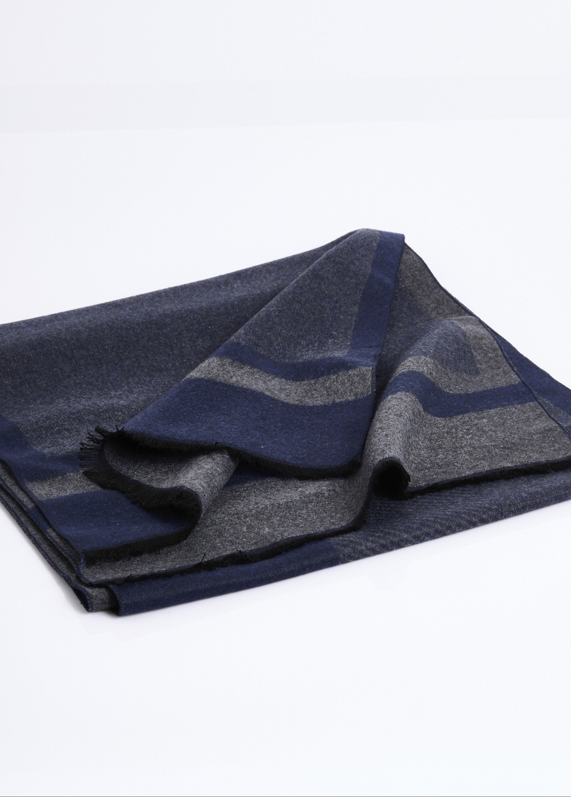 Echarpe_motifs_bicolores_petites_franges_Bleu_DE1_slim