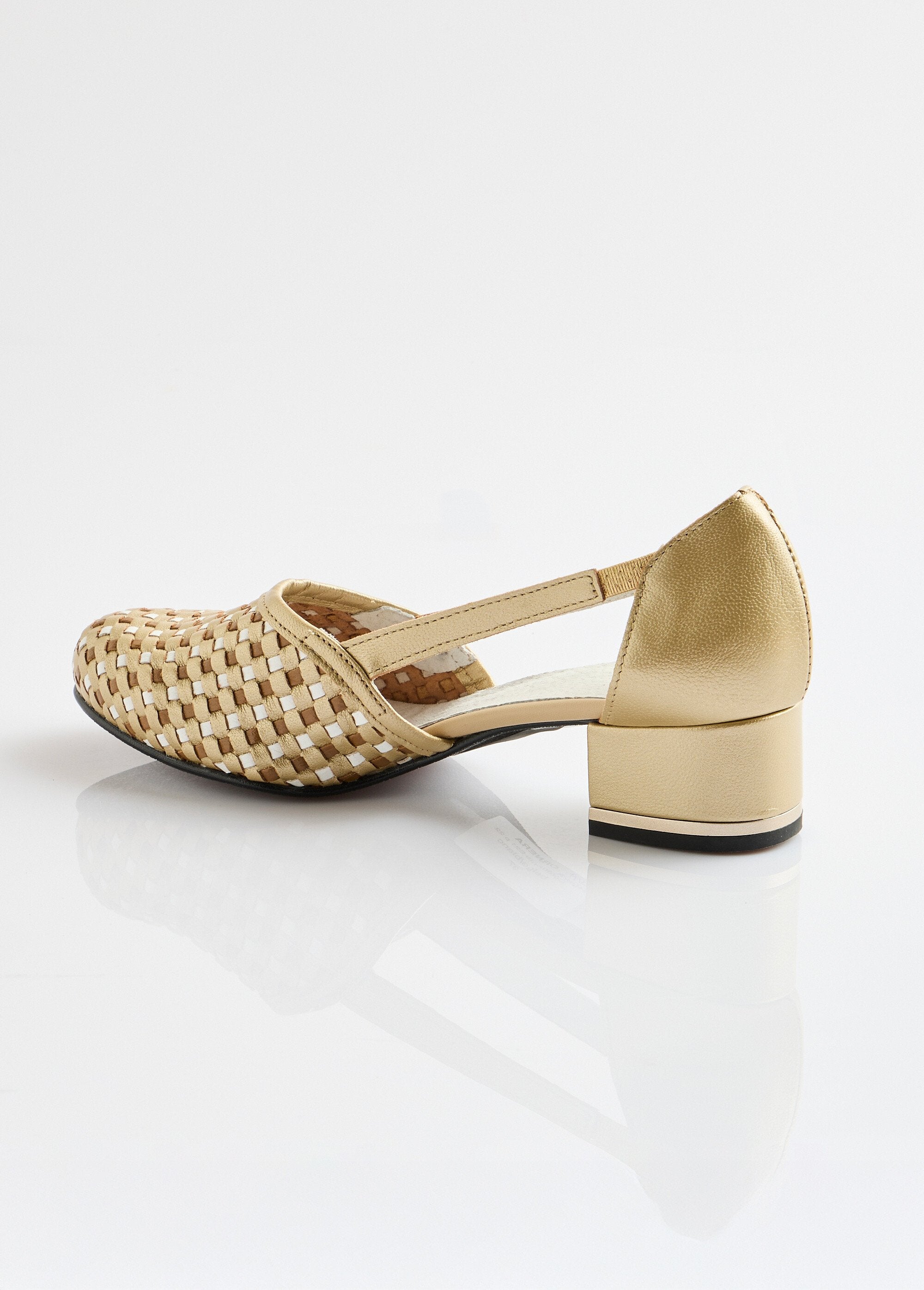 Leren_pumps_Beige_en_wit_DO1_slim