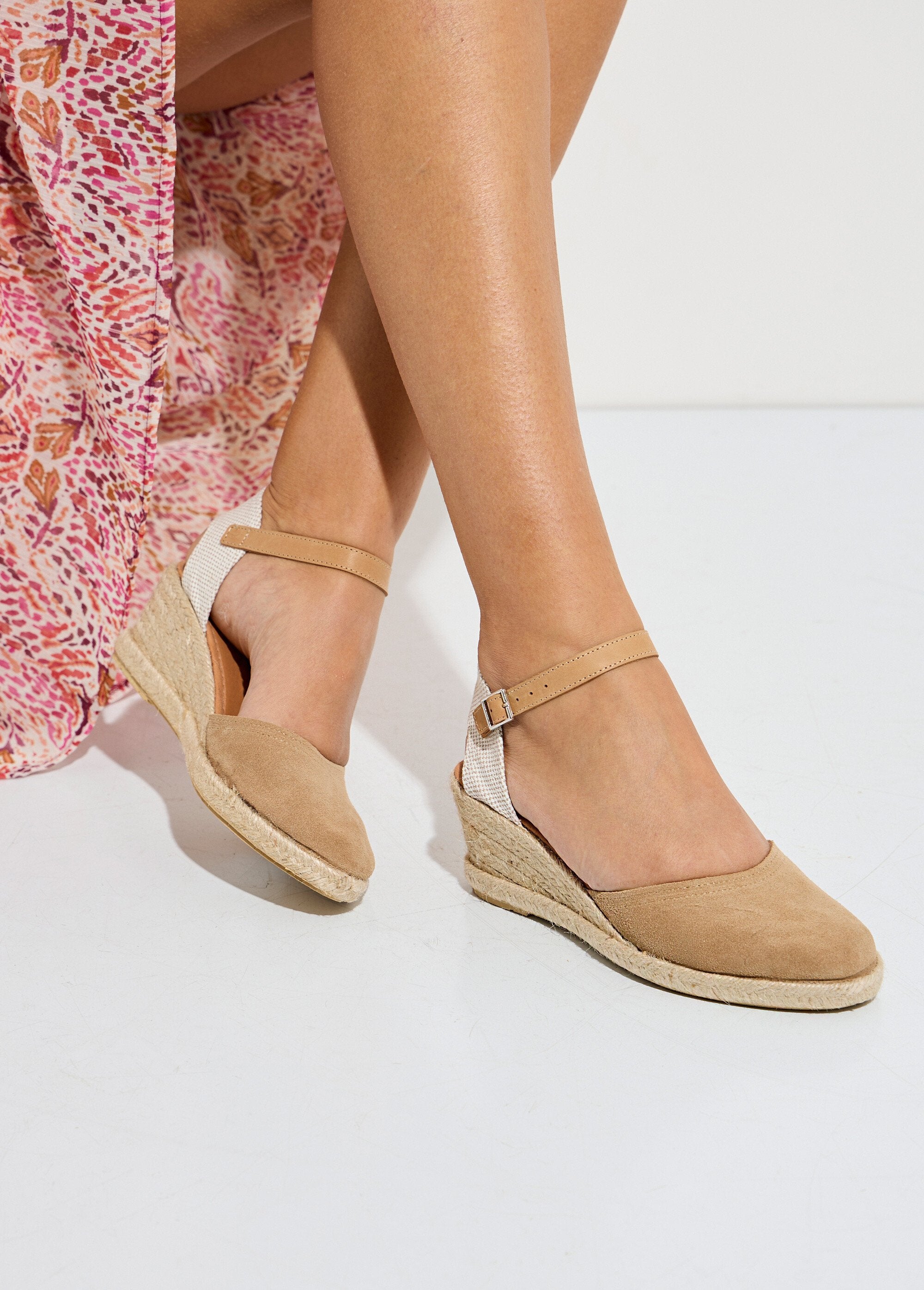 Leren_espadrilles_met_sleehak_en_touwzolen_Beige_SF1_slim