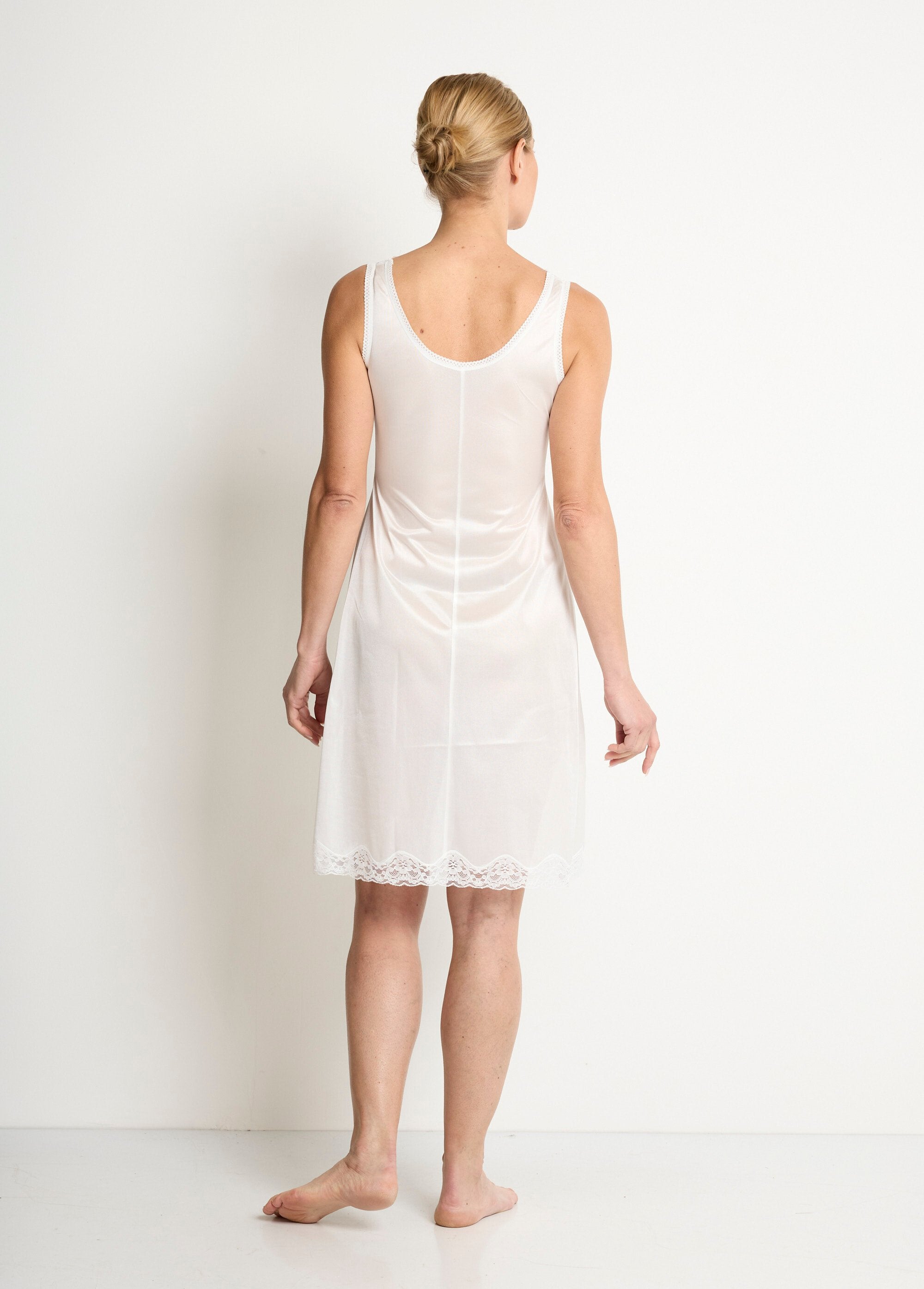 Fond_de_robe_satiné_antistatique_et_dentelle_Blanc_DO1_slim