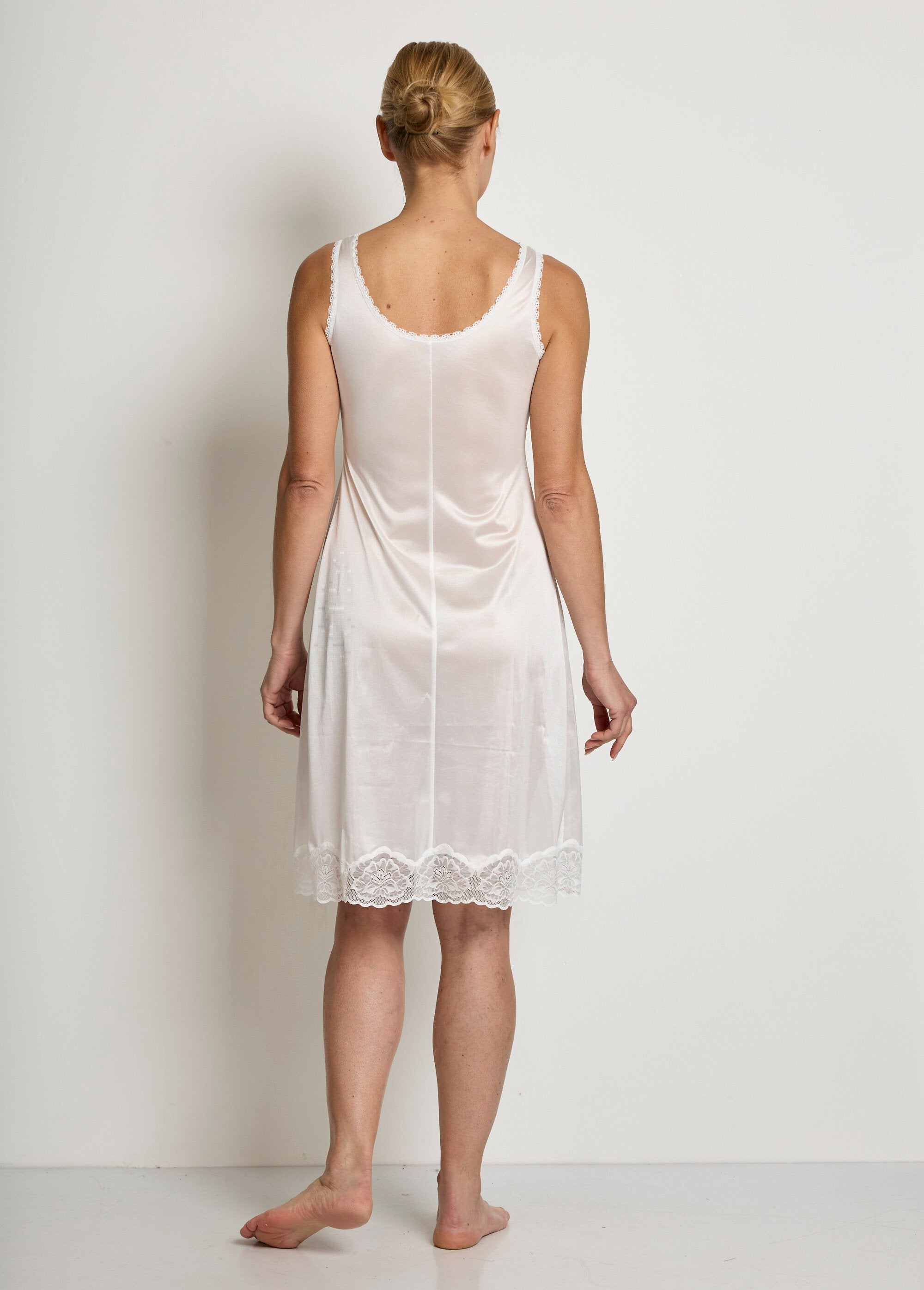 Fond_de_robe_satiné_antistatique_et_dentelle_Blanc_DO1_slim