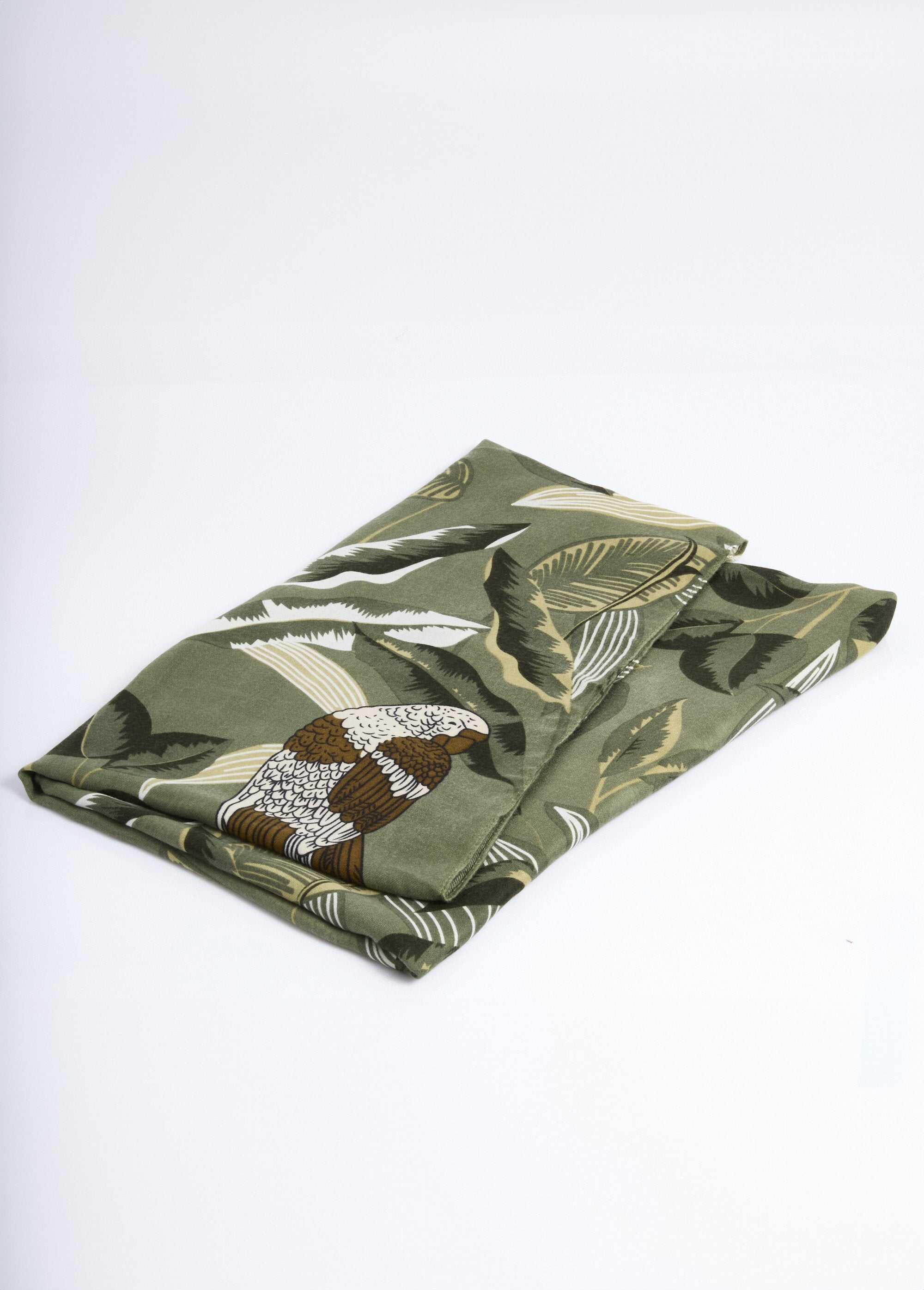 Foulard_motif_perroquet_en_camaieu_Vert_DE1_slim