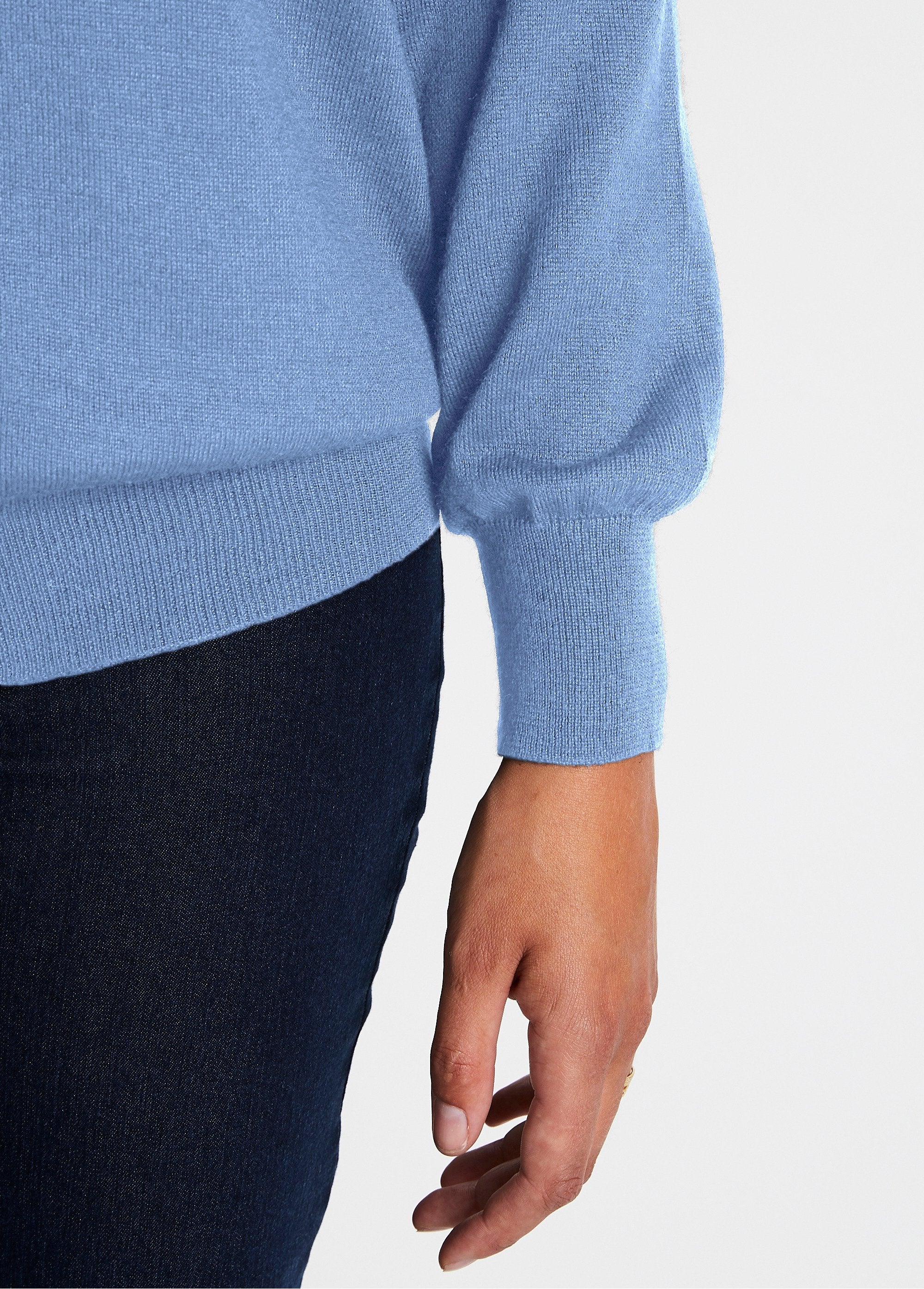 Gilet_boutonné_col_V_avec_laine_mérinos_Bleu_nuage_DE2_slim