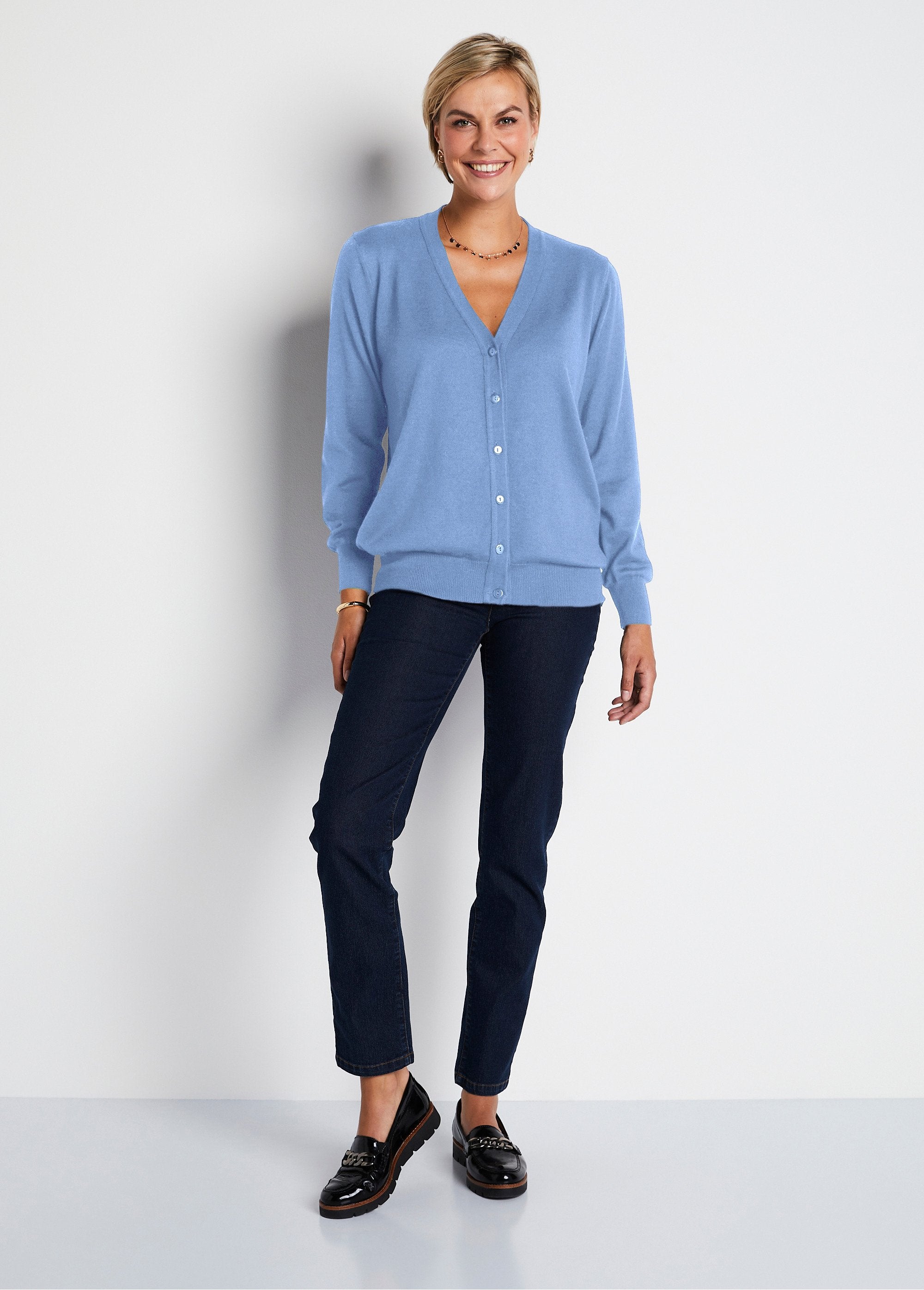 Gilet_boutonné_col_V_avec_laine_mérinos_Bleu_nuage_SF1_slim