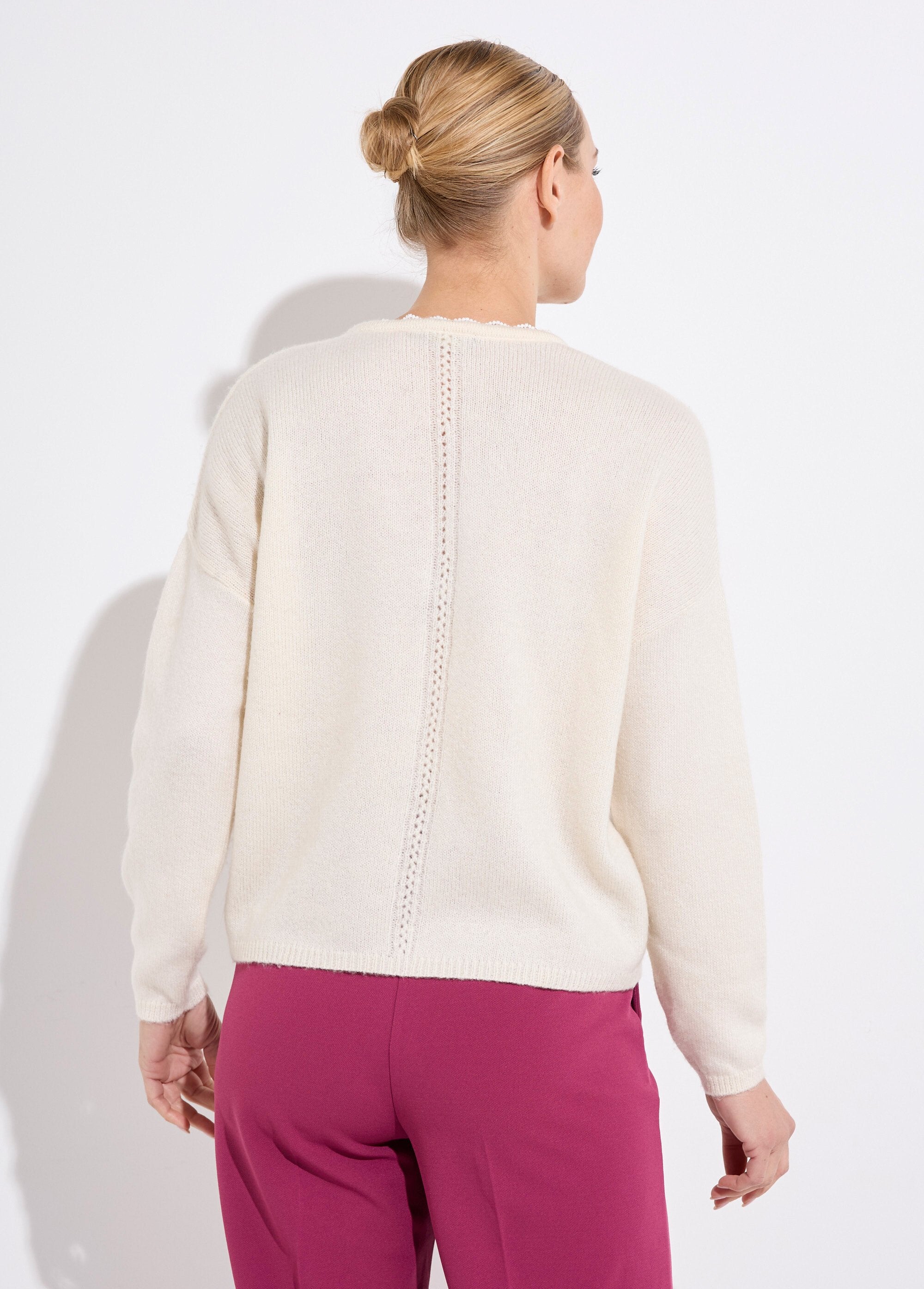 Gilet_boutonné_col_V_jersey,_ajouré_et_macramé_Ecru_DO1_slim