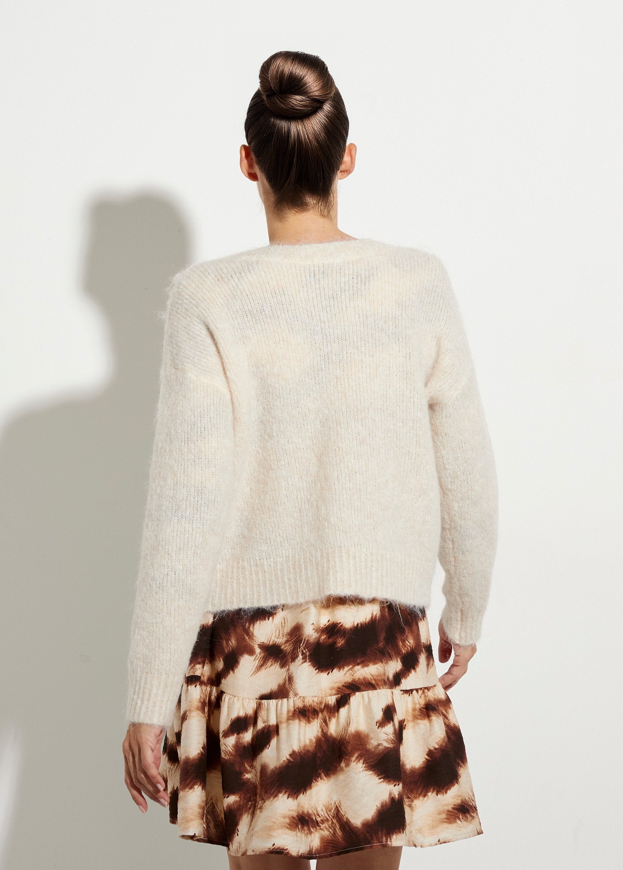 Warm_wollen_vest_met_knoopjes_met_juwelen_Ecru_DO1_slim