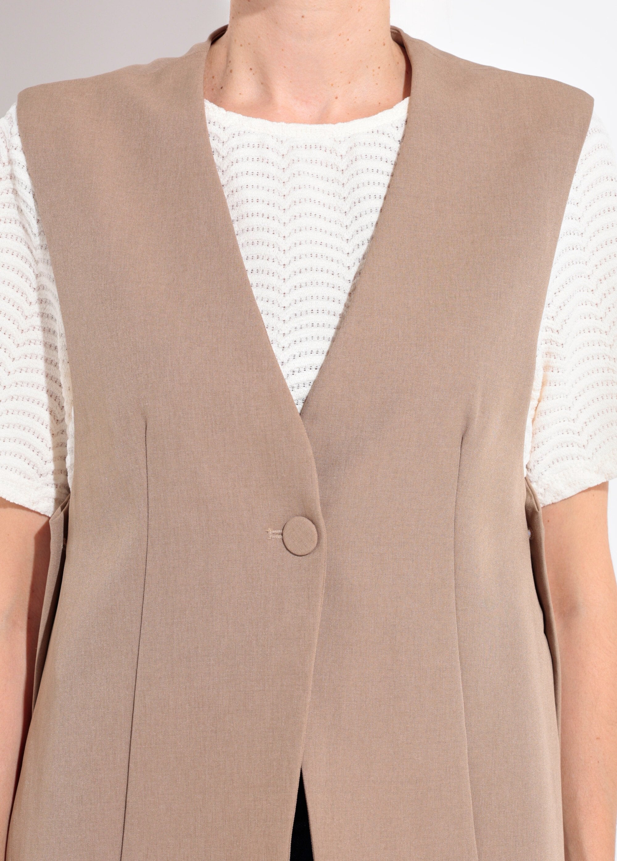 Gilet_costume_sans_manches_bouton_côtés_Beige_DE1_slim