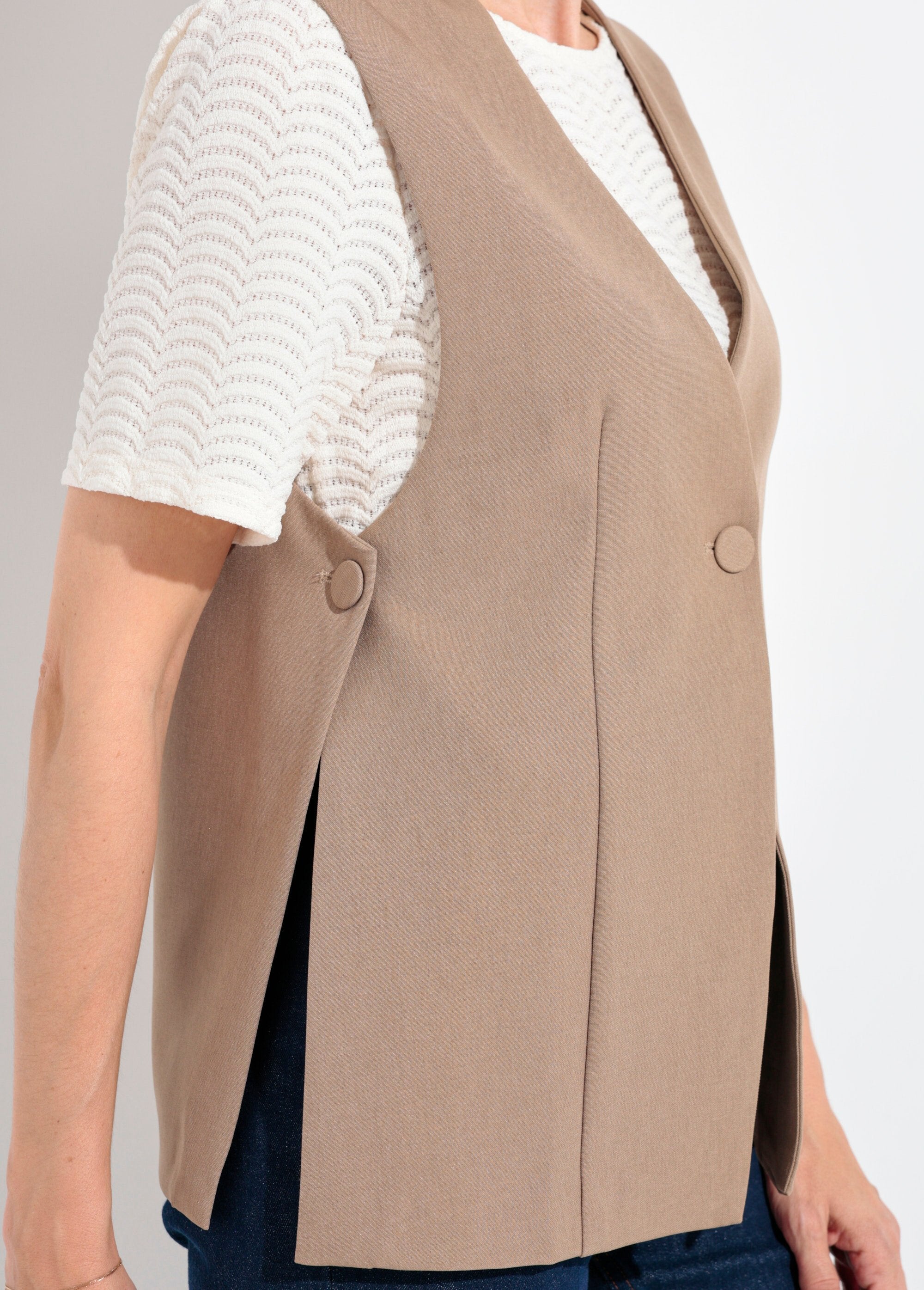 Gilet_costume_sans_manches_bouton_côtés_Beige_DE2_slim
