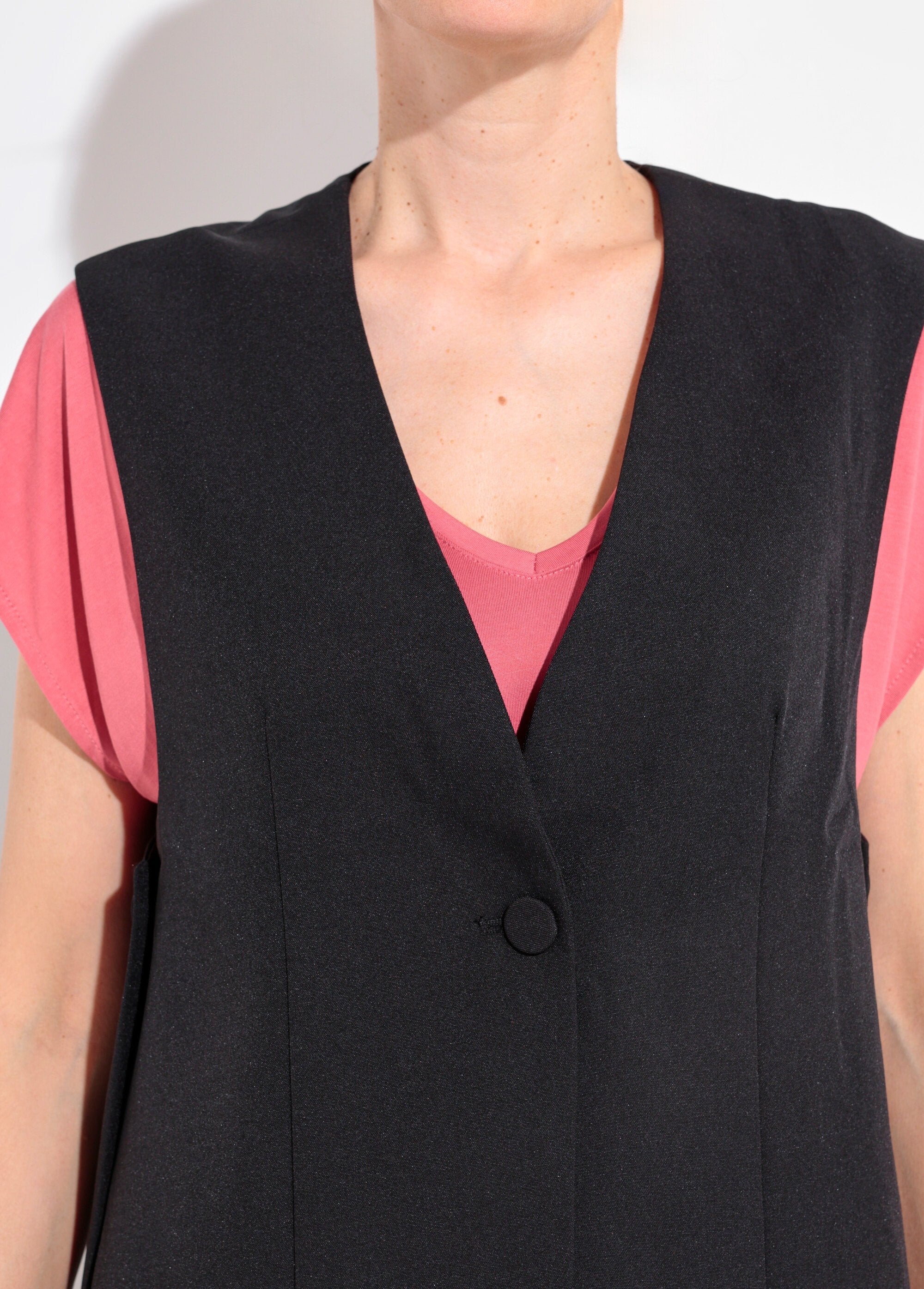 Gilet_costume_sans_manches_bouton_côtés_Noir_DE1_slim