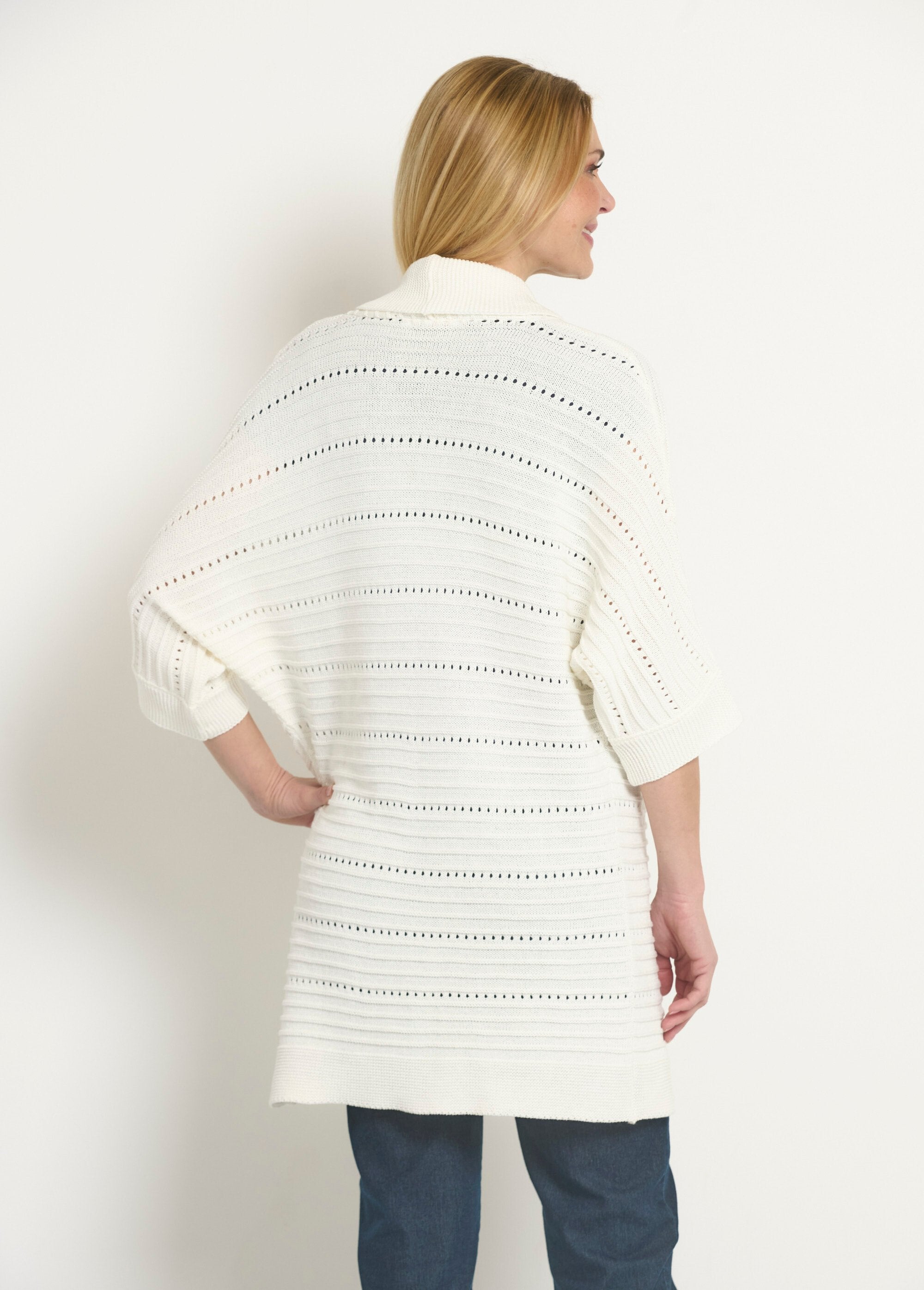 Lang_opengewerkt_vest,_comfortabele_pasvorm_Ecru_DO1_slim