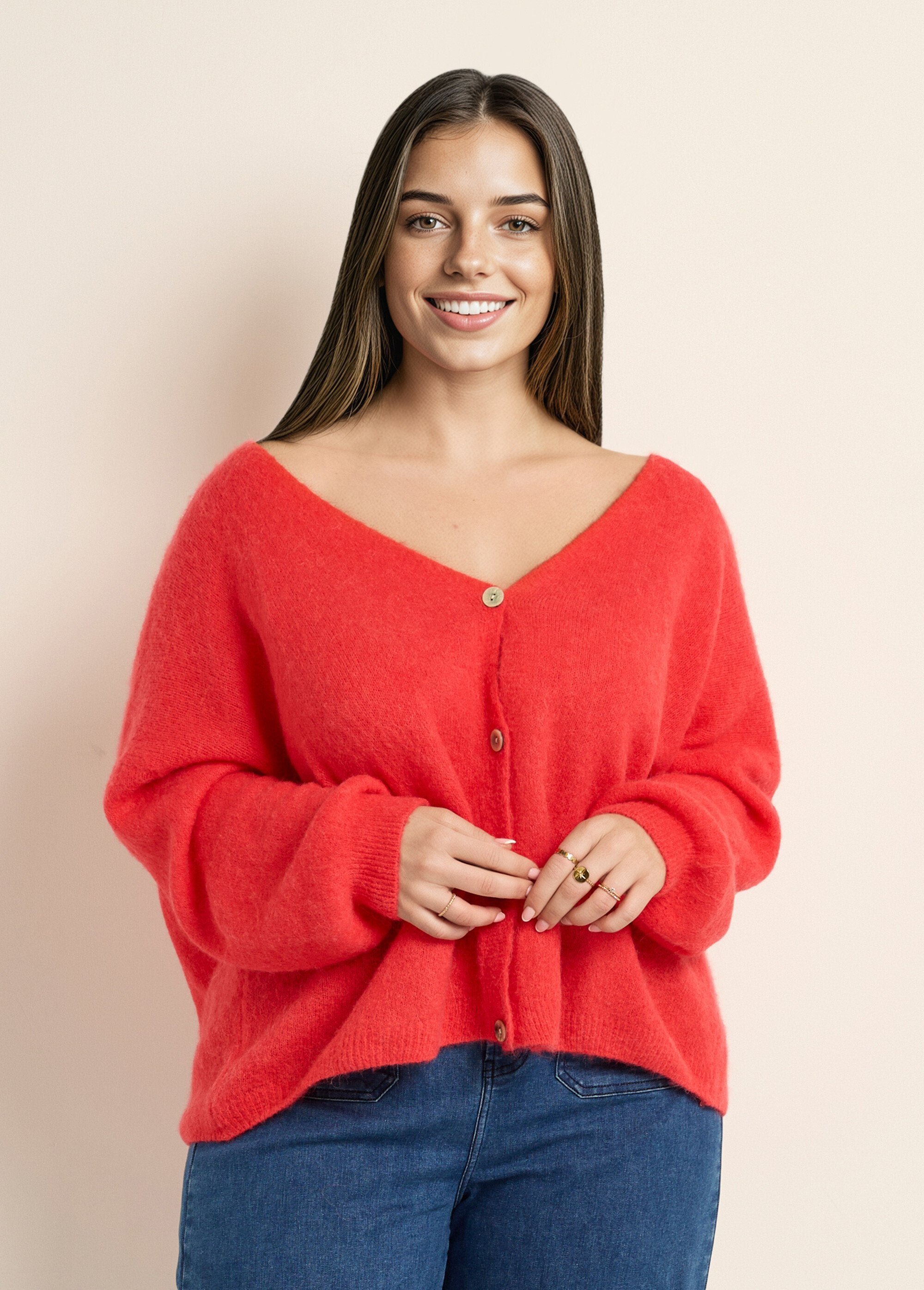 Gebreid_vest_met_alpaca,_V-hals_Corail_FA1_curvy
