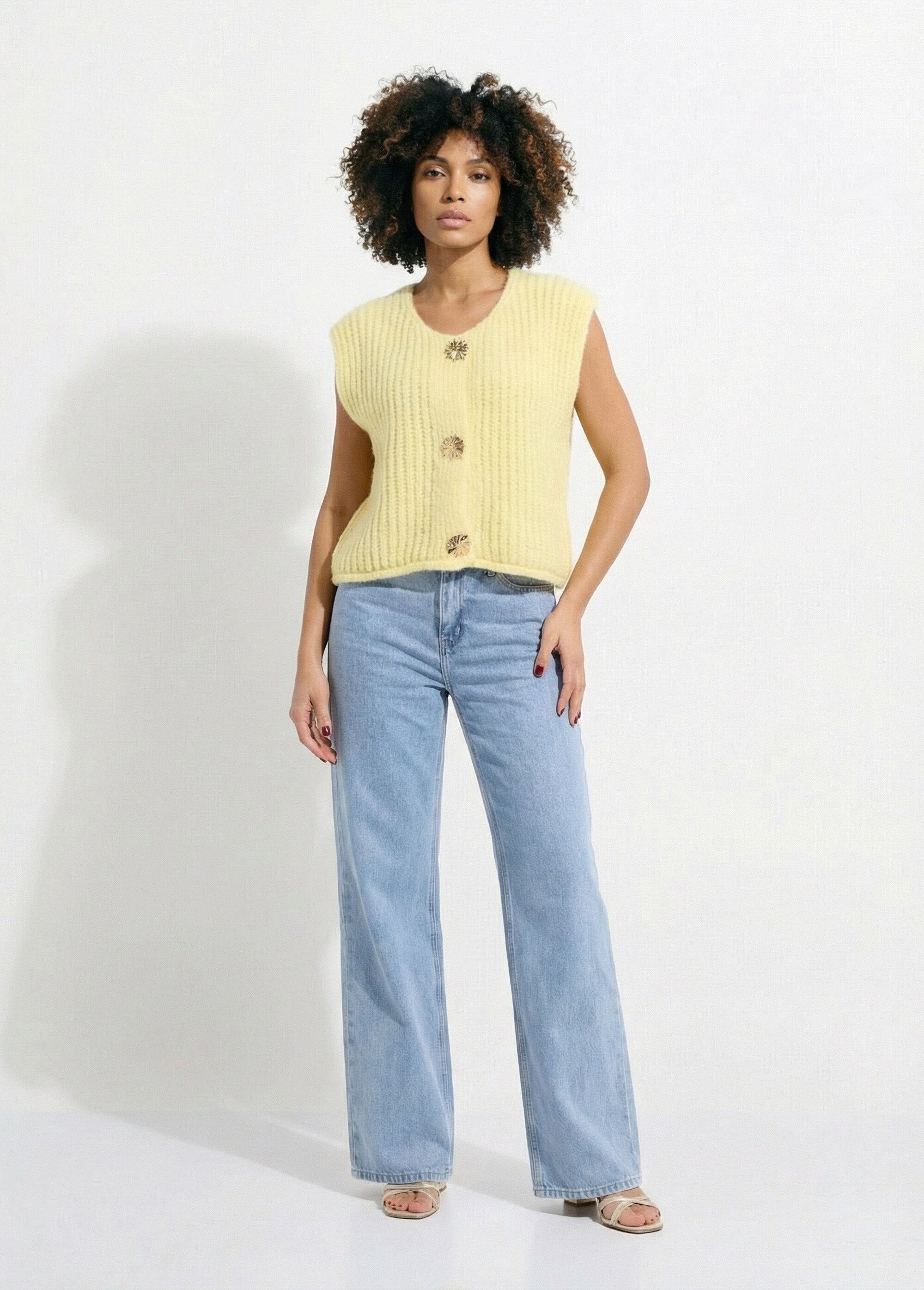 Mouwloos_vest_met_juwelenknopen_Jaune_SF1_slim