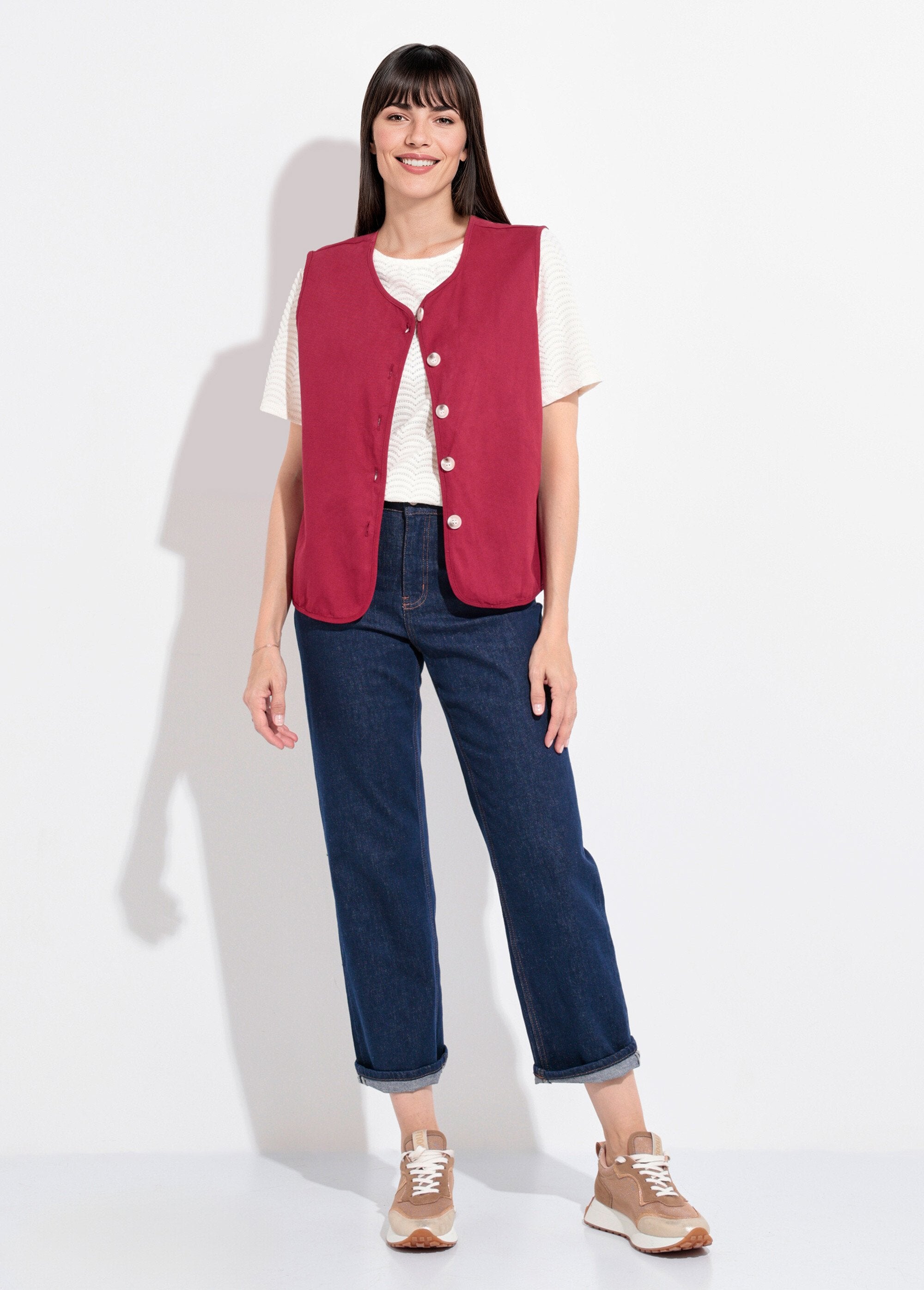 Mouwloos_vest_met_ronde_hals_in_keperstof_Bordeaux_SF1_slim