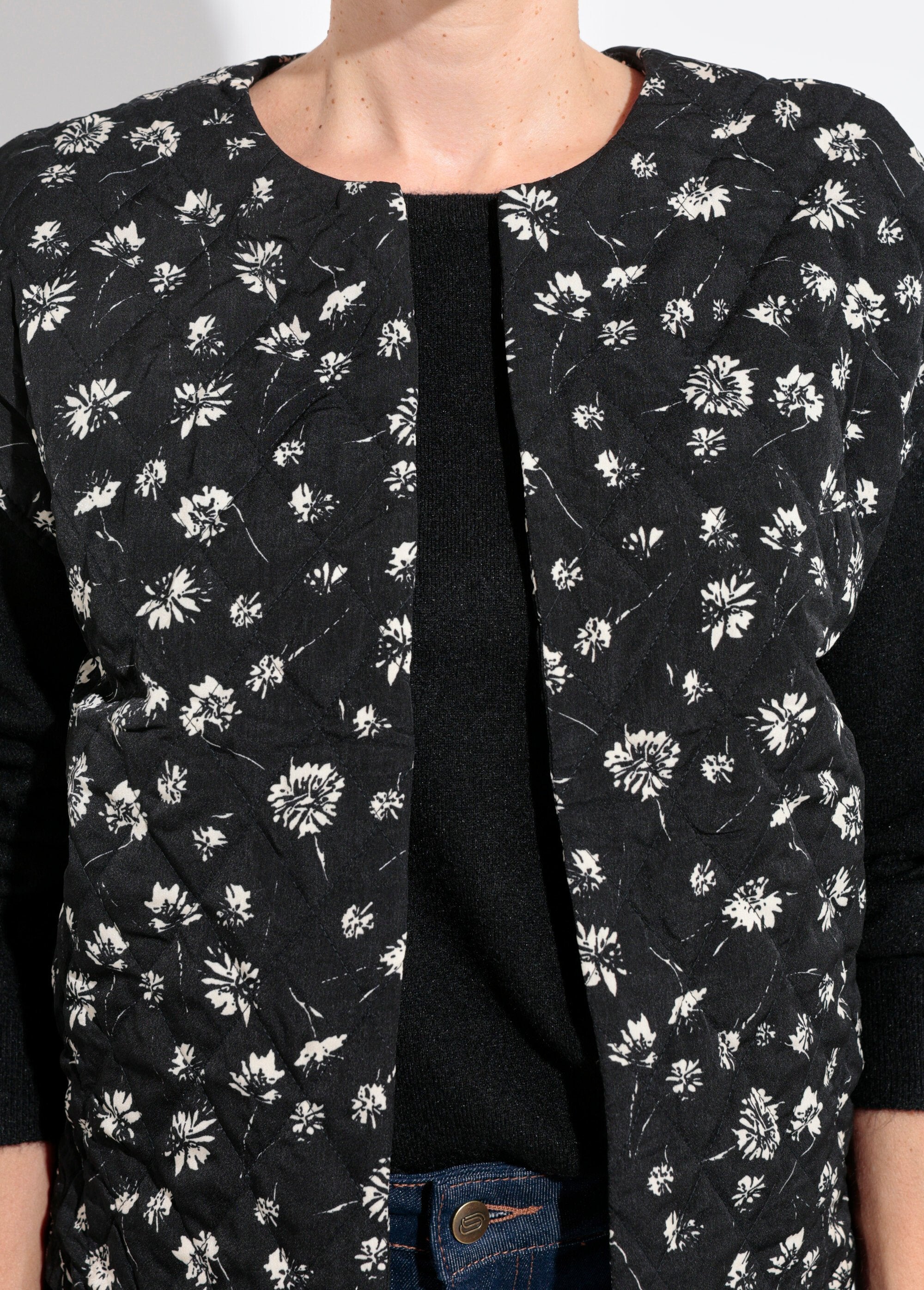 Mouwloos_gewatteerd_vest_met_doorstiksels_Noir_DE1_slim