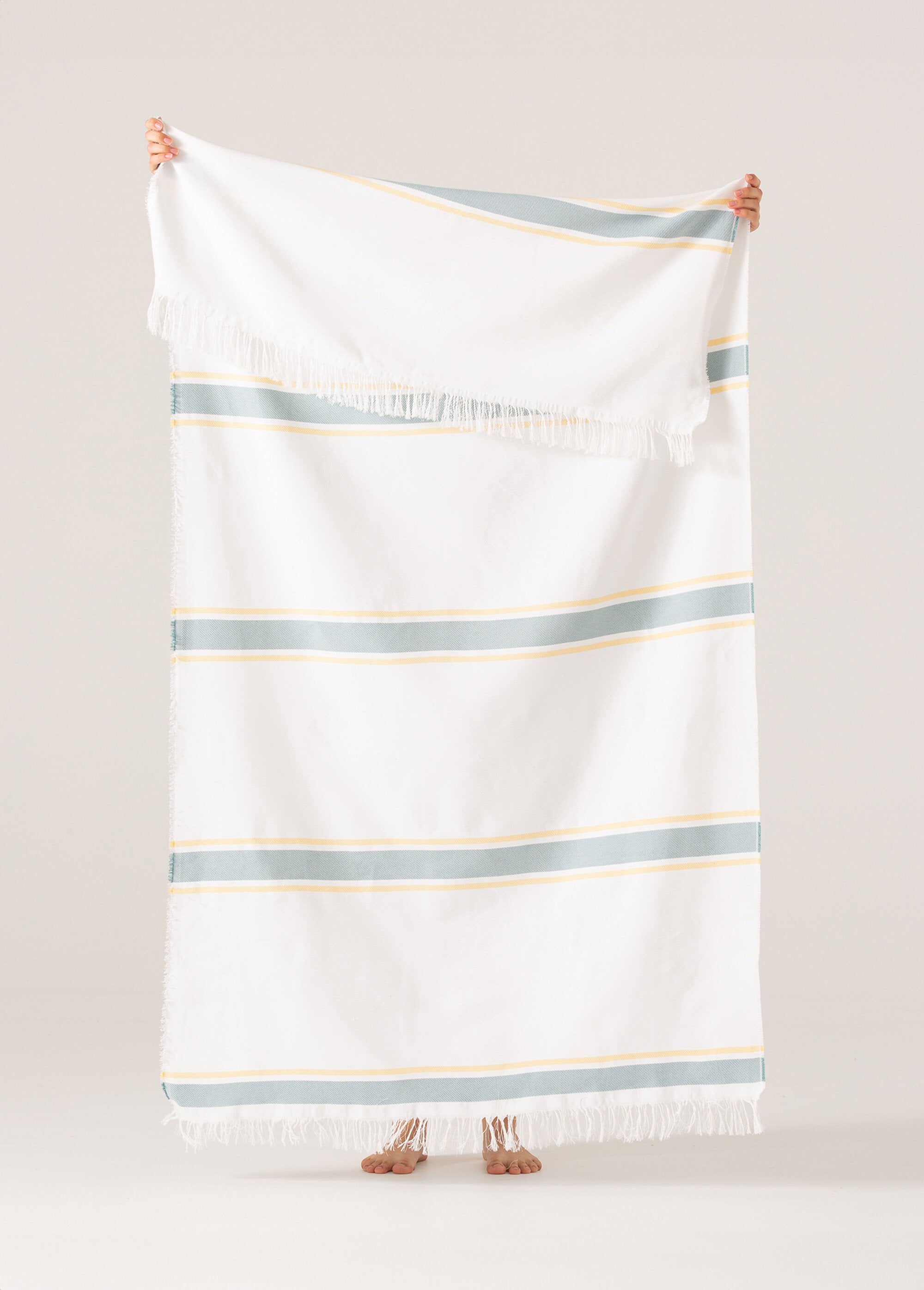 Grande_fouta_de_plage_rayée_en_coton_Raye_jaune_DE1_slim