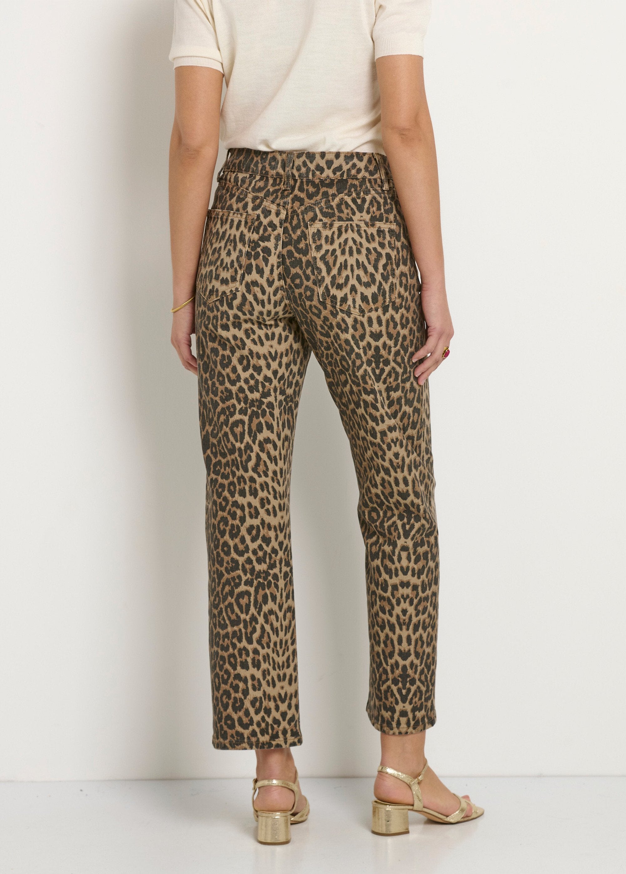 Rechte_jeans_met_luipaardprint_en_5_zakken_Leopard_DO1_slim