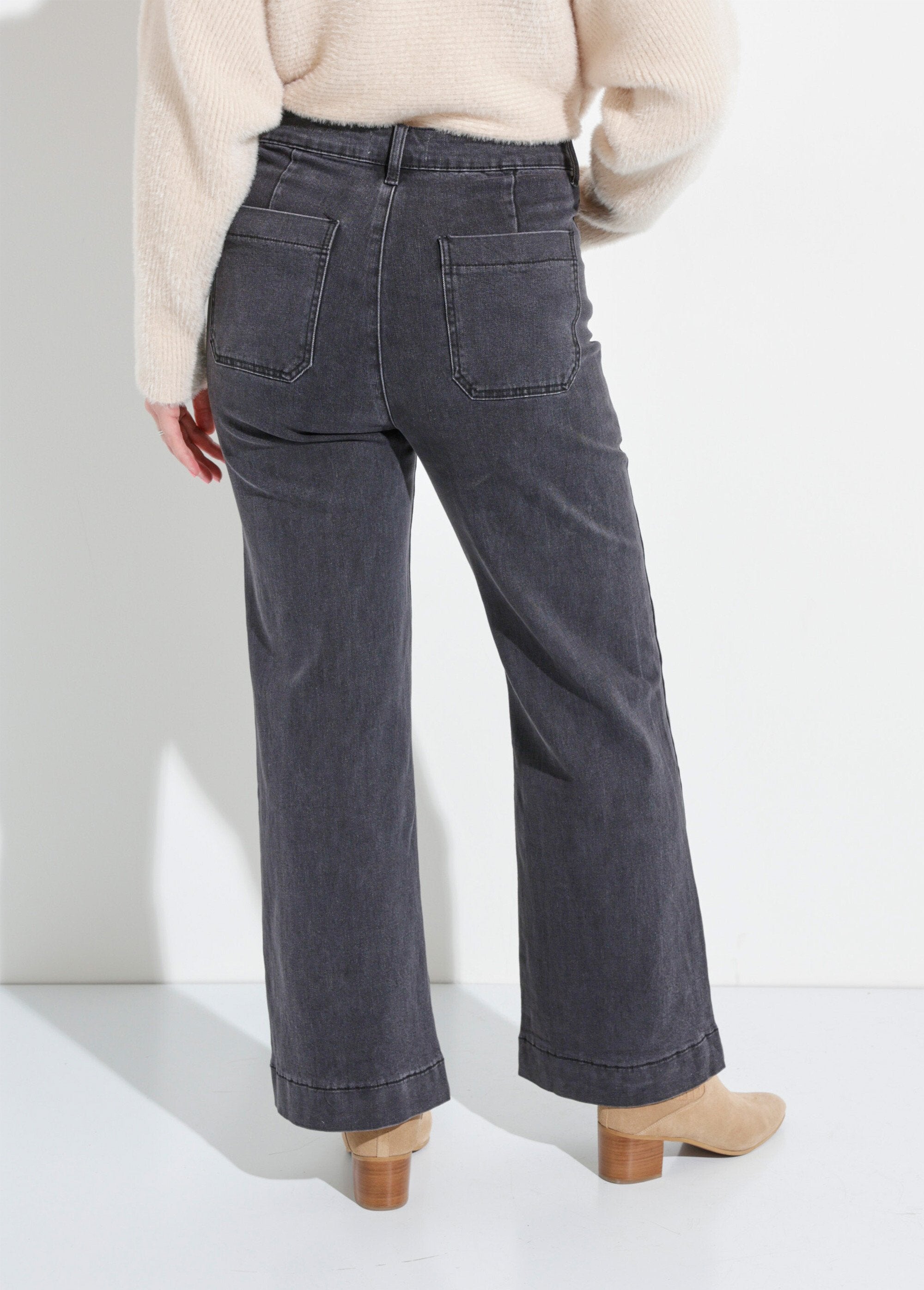 Flare_jeans_met_zakken,_speciaal_voor_SMALL_Gris_anthracite_DO1_slim