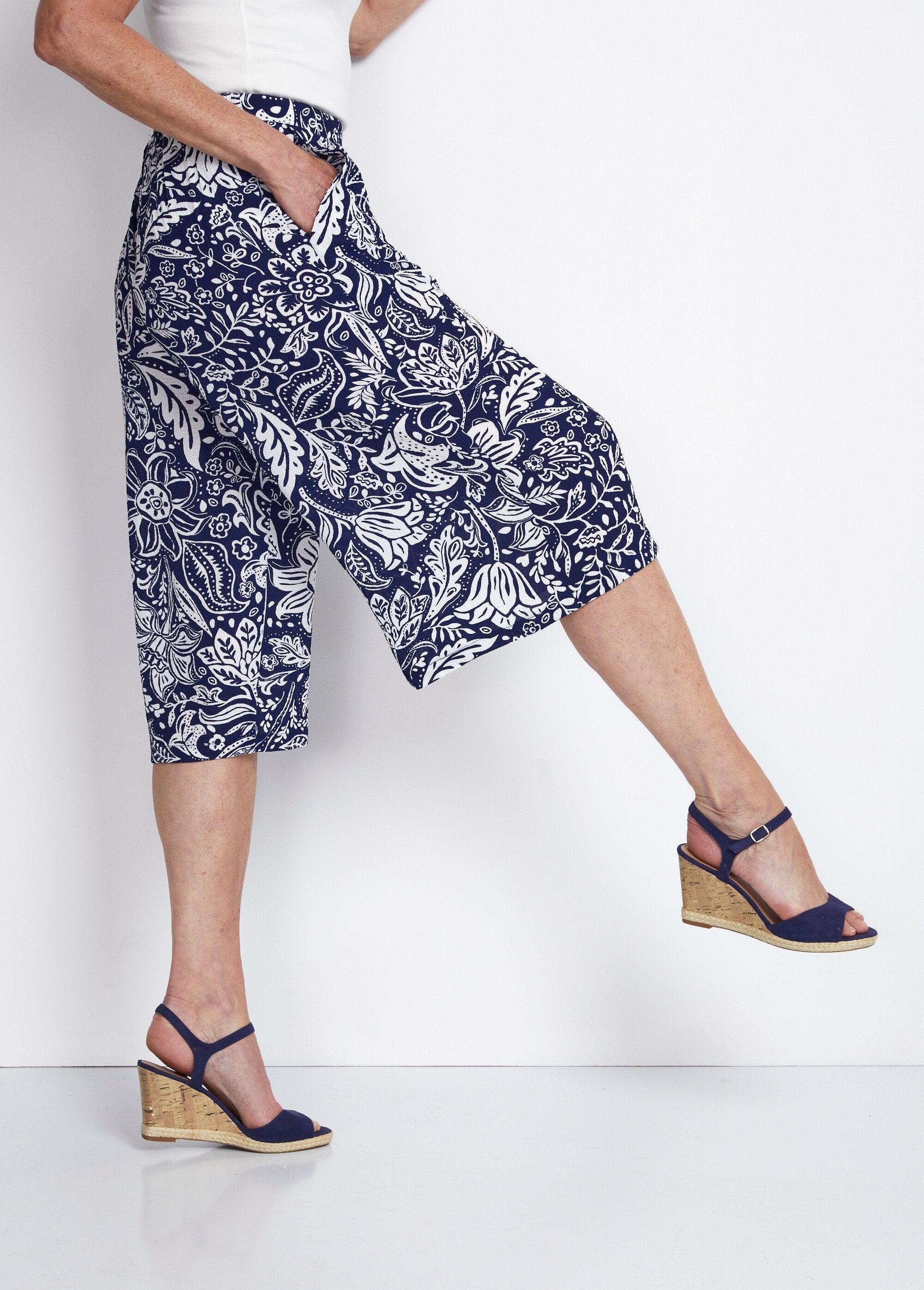 Jupe-culotte_taille_élastiquée_tissu_gaufré_Bleu_et_blanc_DR1_slim