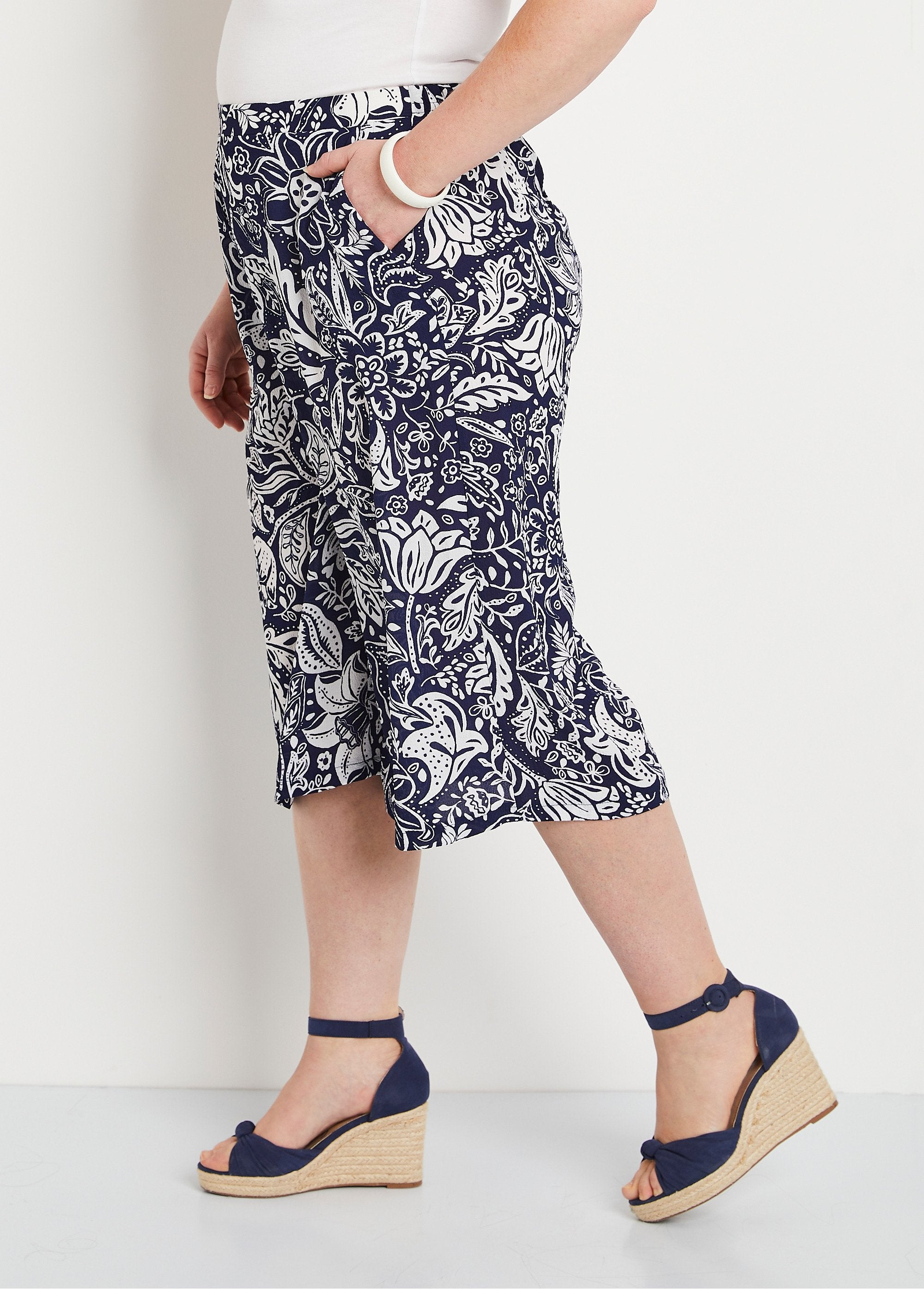 Jupe-culotte_taille_élastiquée_tissu_gaufré_Bleu_et_blanc_DR1_curvy