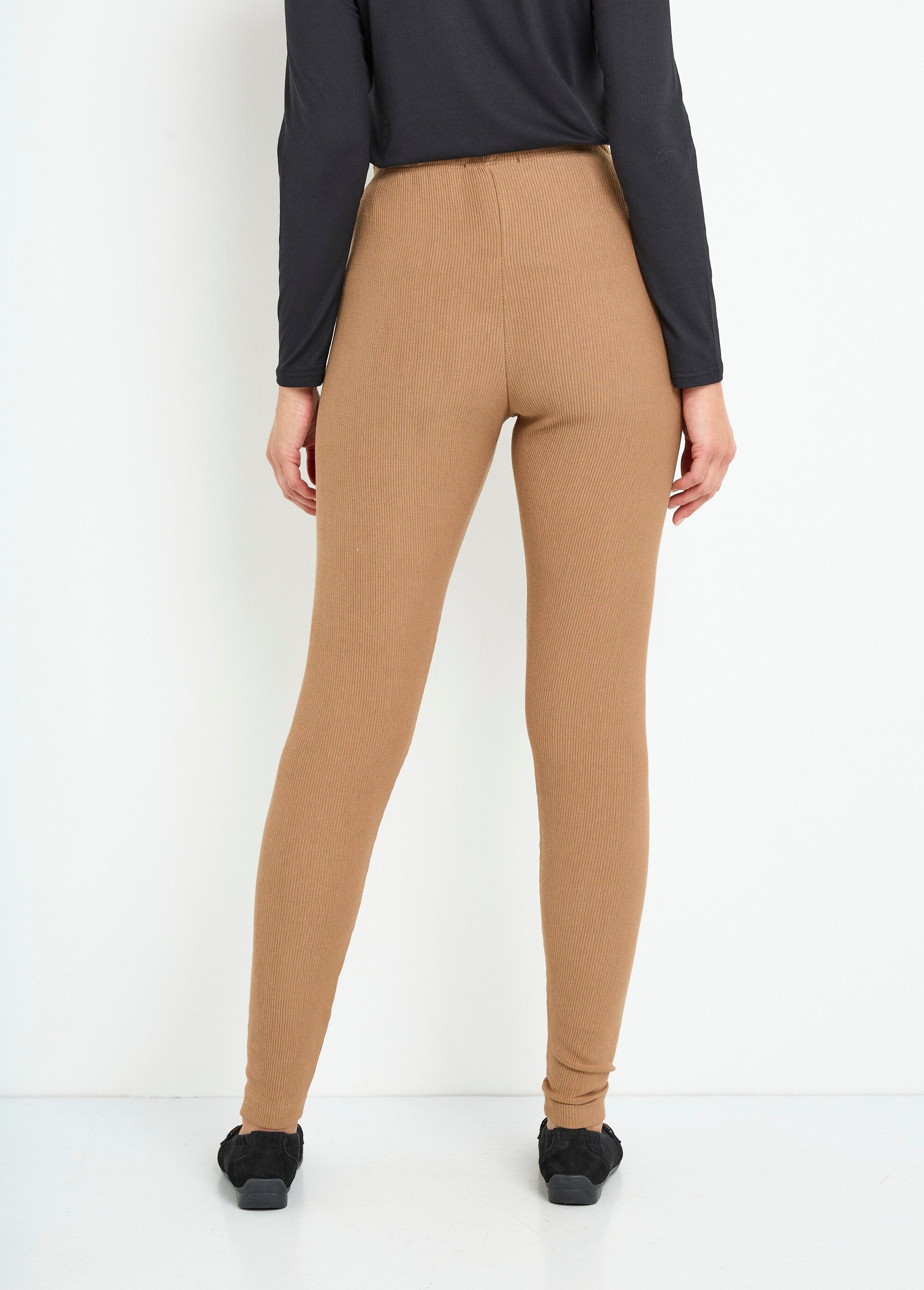 Geribde_legging_met_elastische_tailleband_Camel_DO1_slim