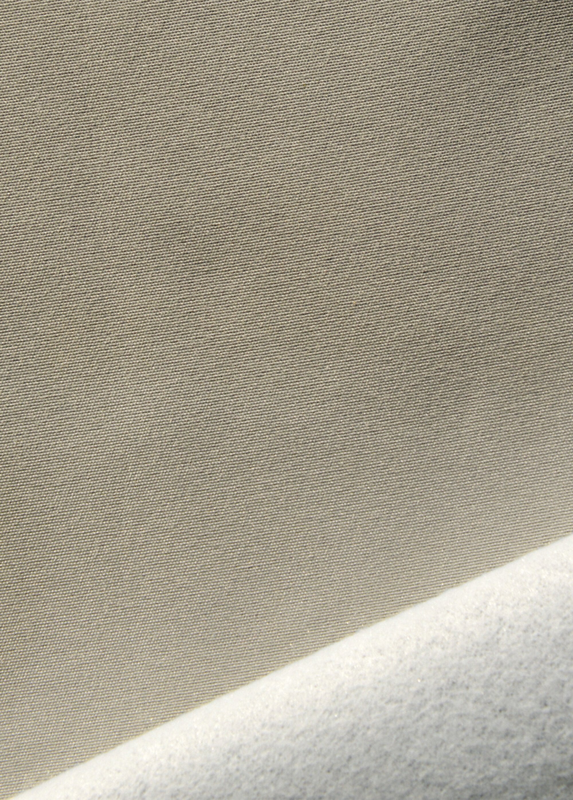 Sterk_verduisterend_en_isolerend_gordijn_met_oogjes_Sable_DE1_slim