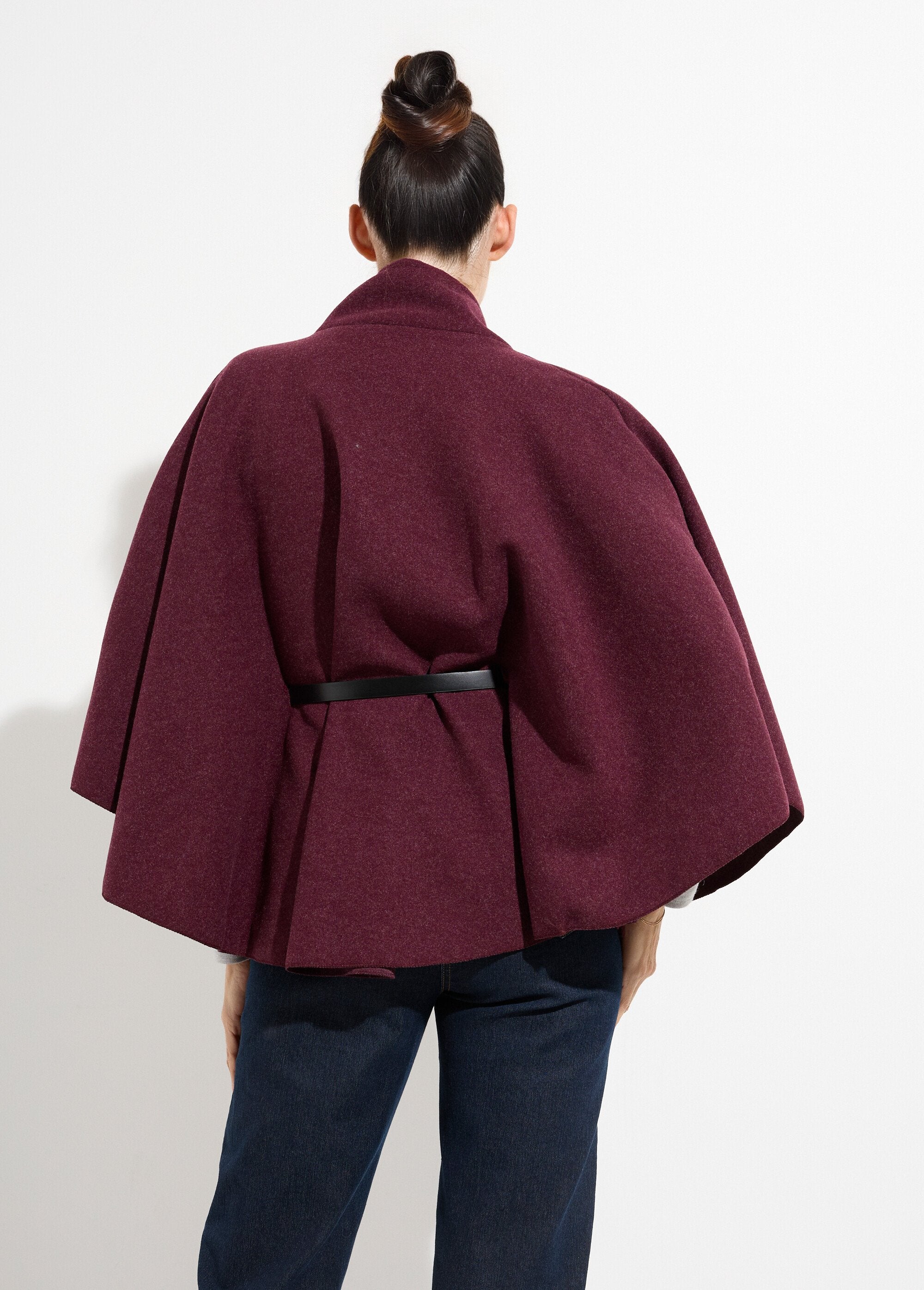 Capejas_met_riem,_hoge_kraag_Bordeaux_DO1_slim