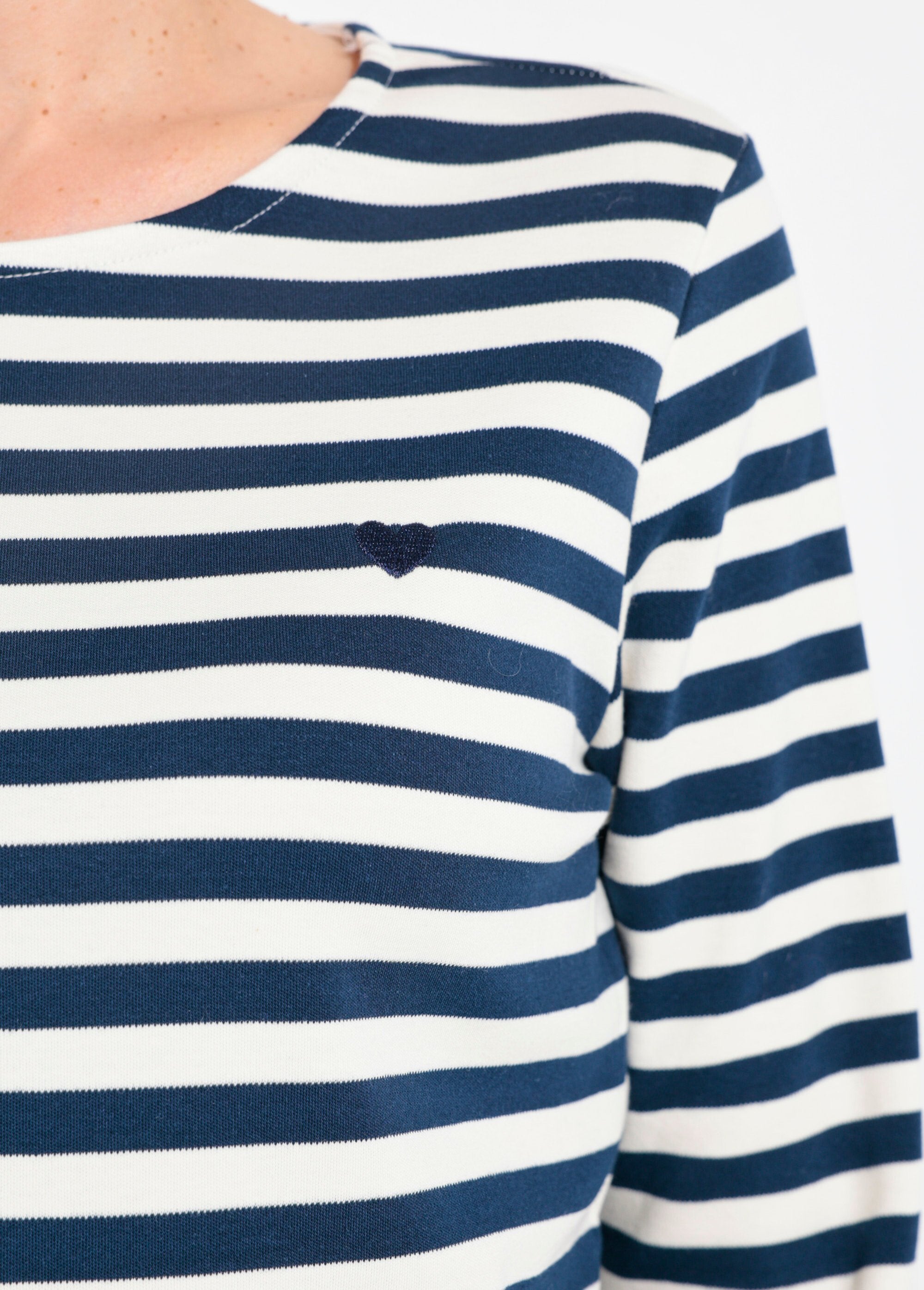 Marinière_col_rond_dégagé_broderie_coeur_Marine_DE1_slim