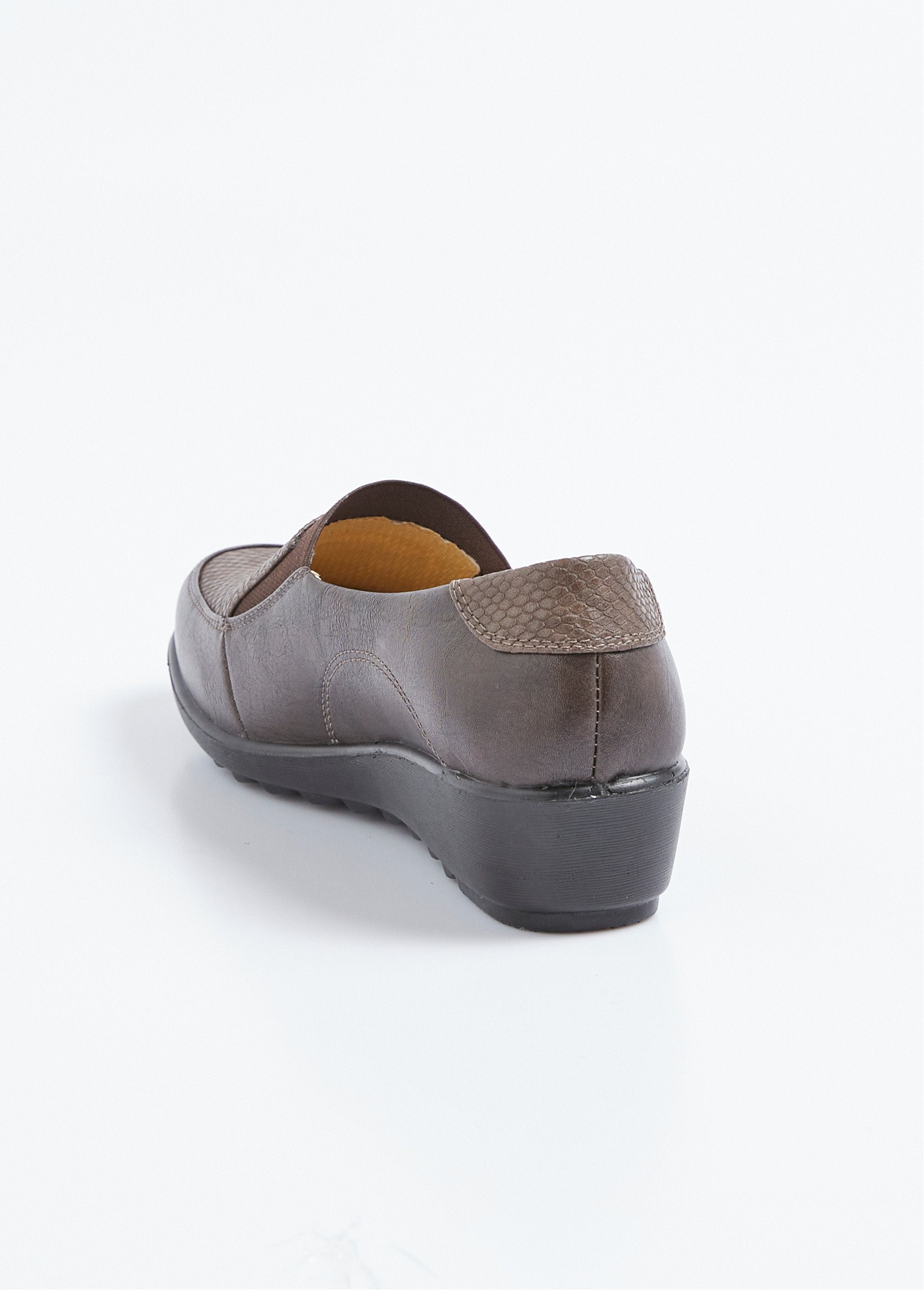 Mocassins_élastiqués_compensés_grande_largeur_cuir_Marron_DO1_slim