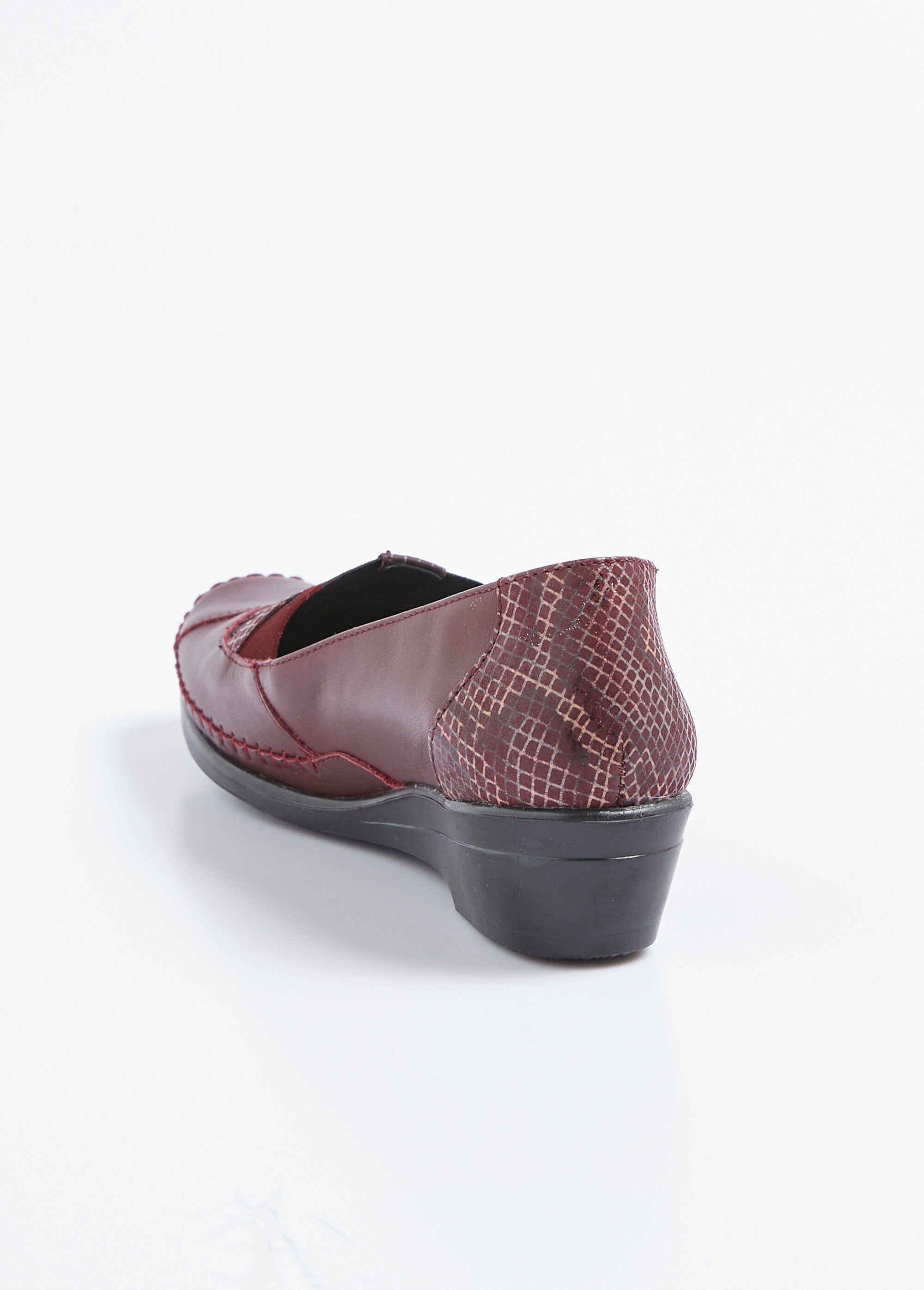 Mocassins_élastiqués_cuir_largeur_confort_Bordeaux_DO1_slim