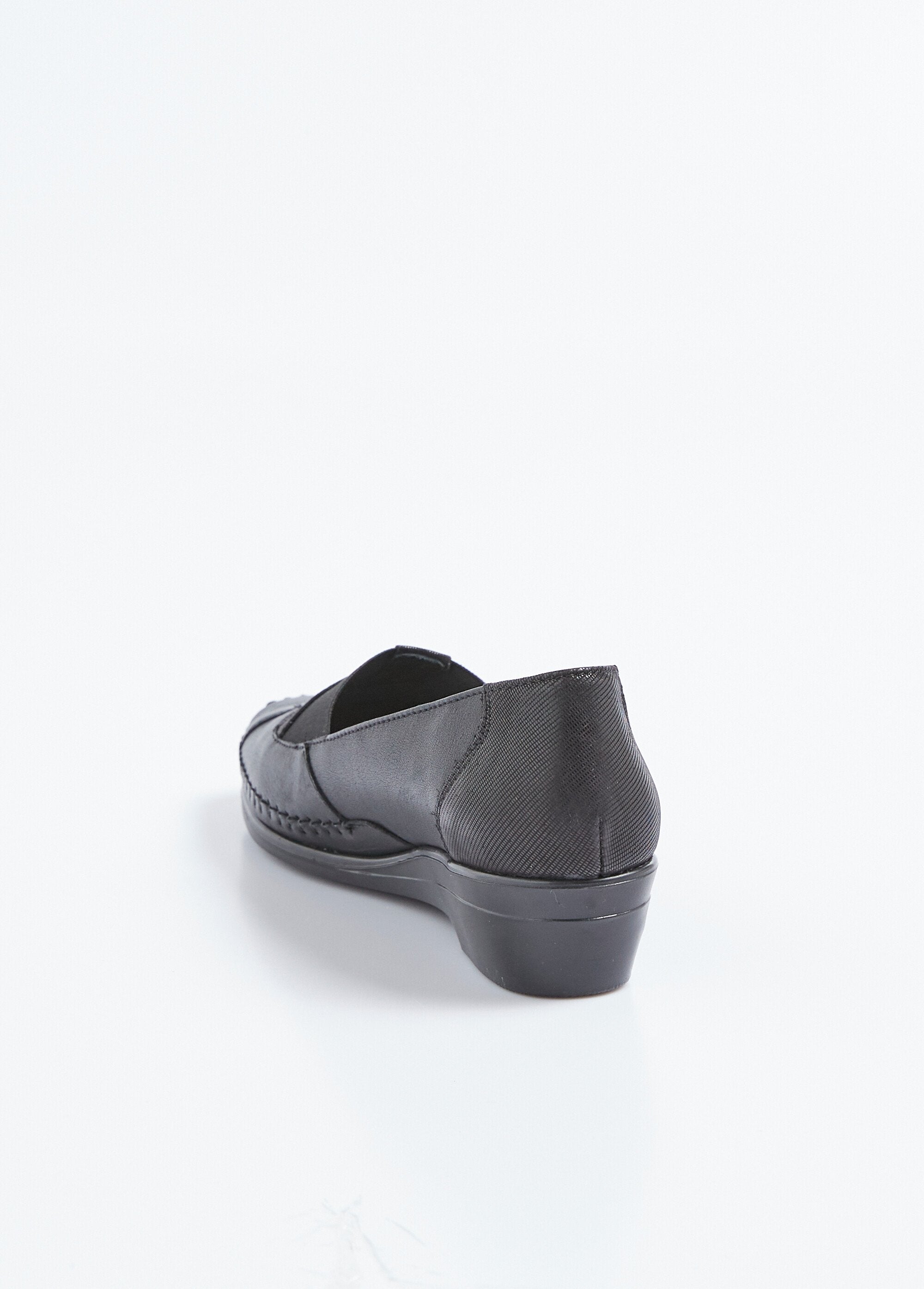 Mocassins_élastiqués_cuir_largeur_confort_Noir_DO1_slim