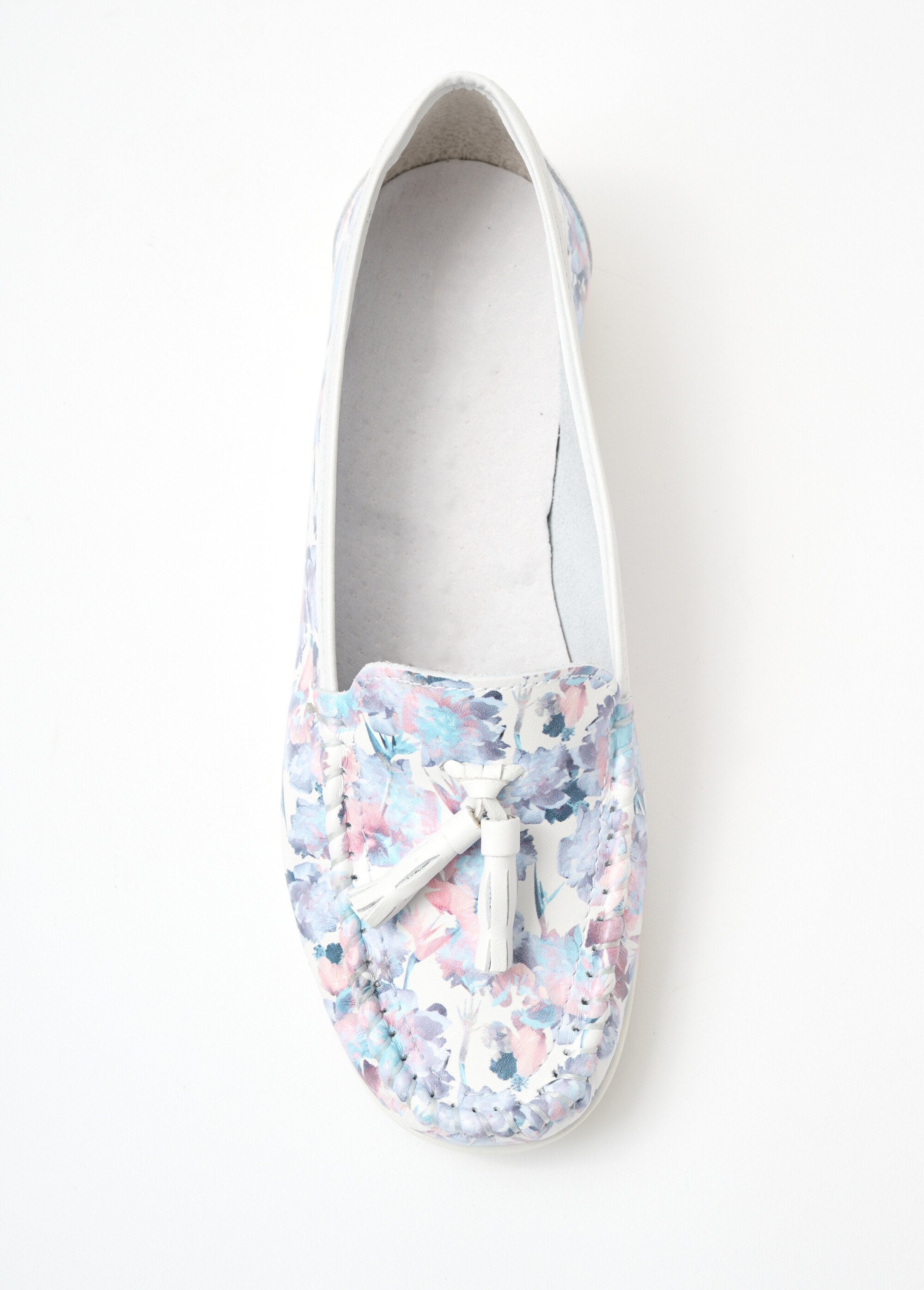 Mocassins_pompons_largeur_confort_cuir_Fantaisie_OV1_slim