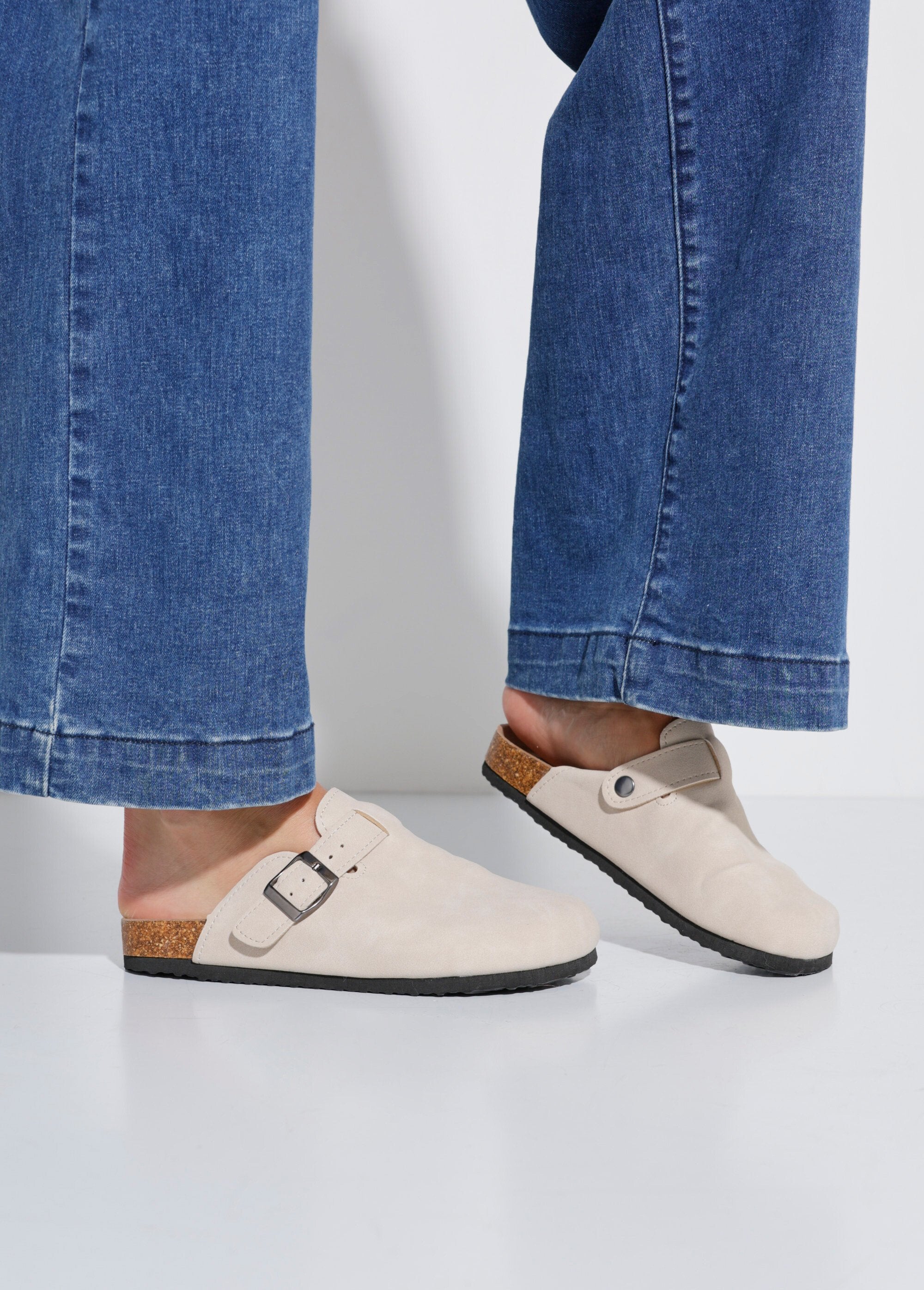 Muiltjes_met_gesp_en_anatomische_zool_Beige_SF1_slim