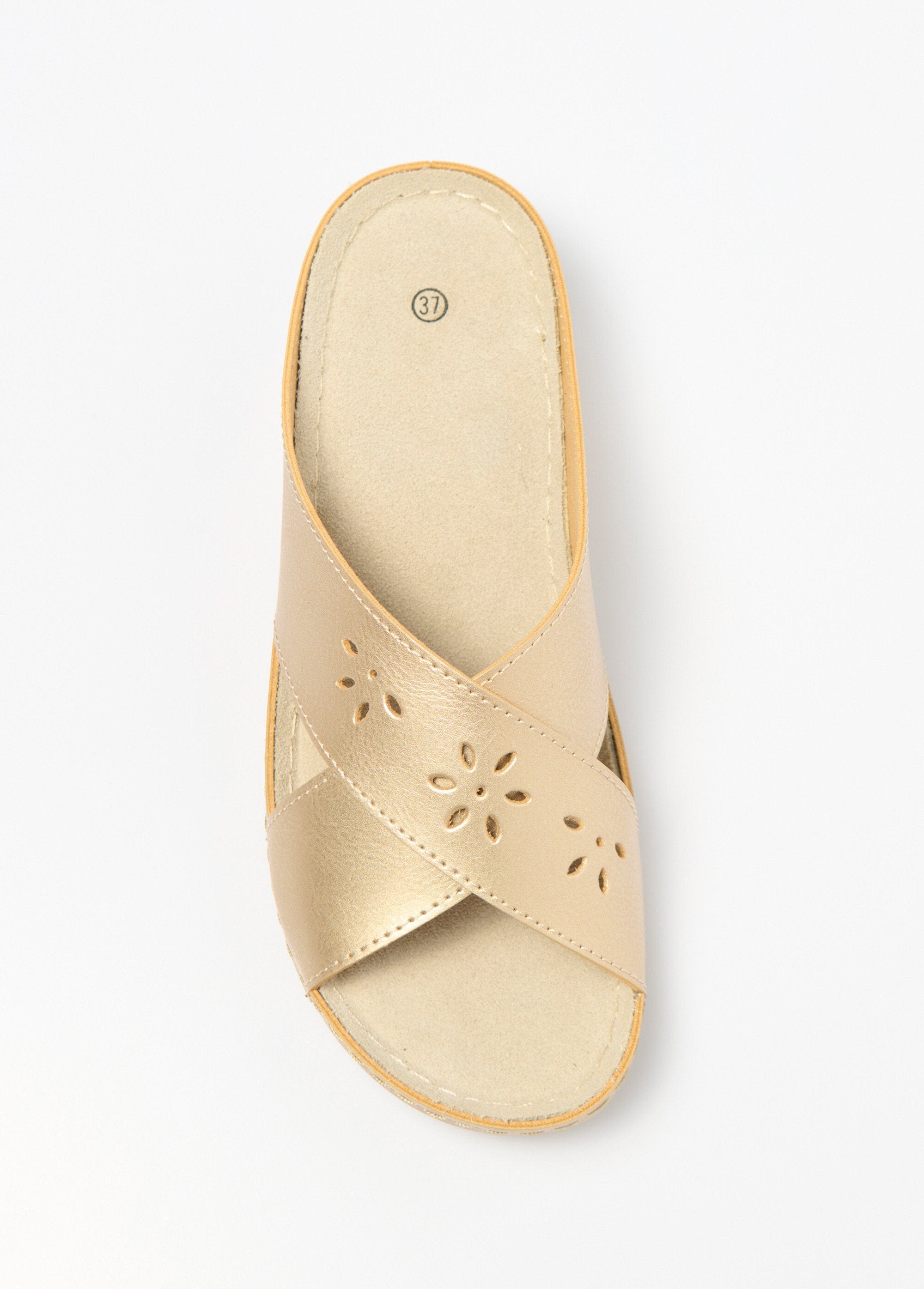 Comfortabele_brede_muiltjes_met_gekruiste_gesp_en_gecoate_sleehak_Dore_OV1_slim