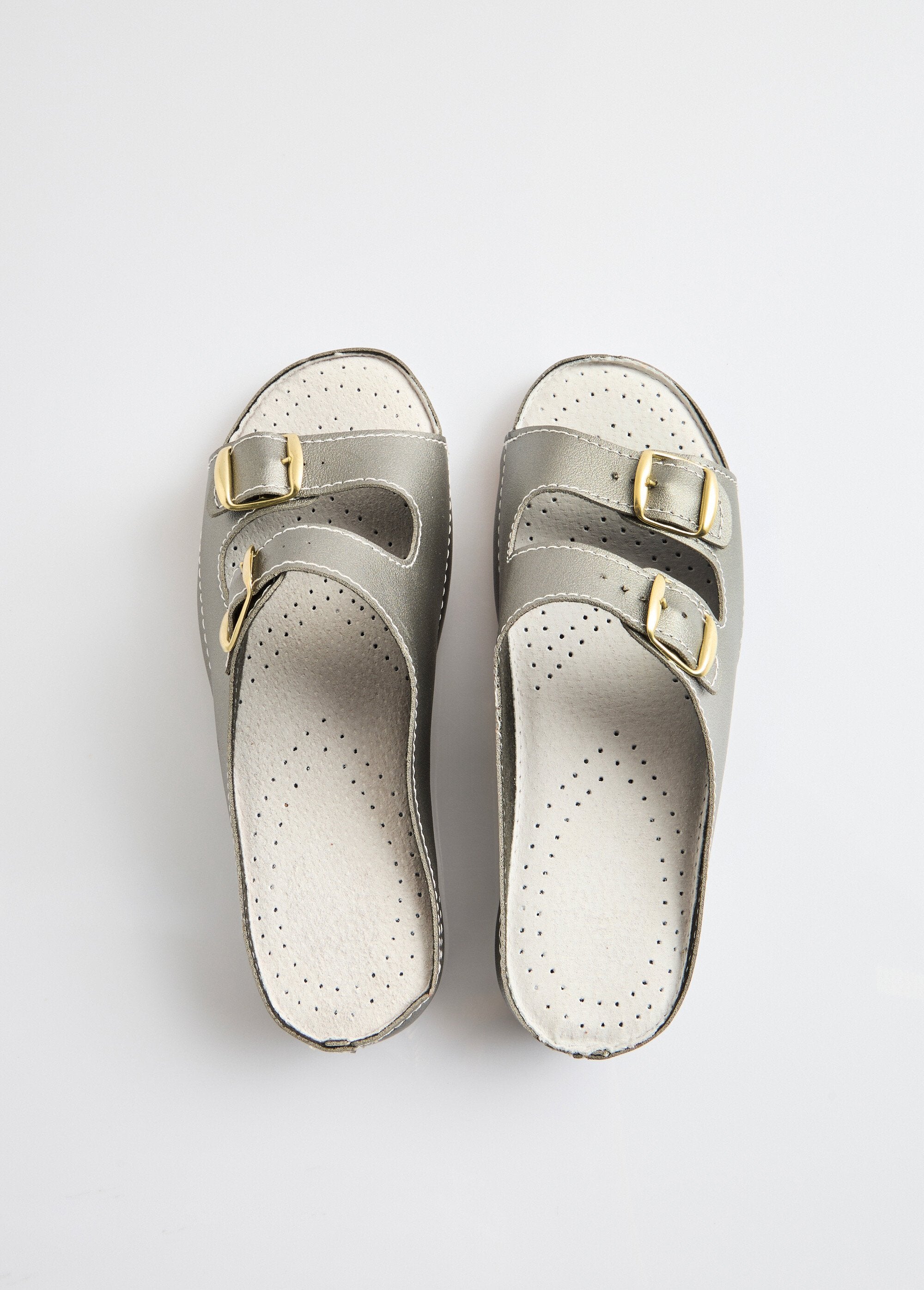 Brede_comfortmuiltjes_met_gespen_Bronzen_OV1_slim