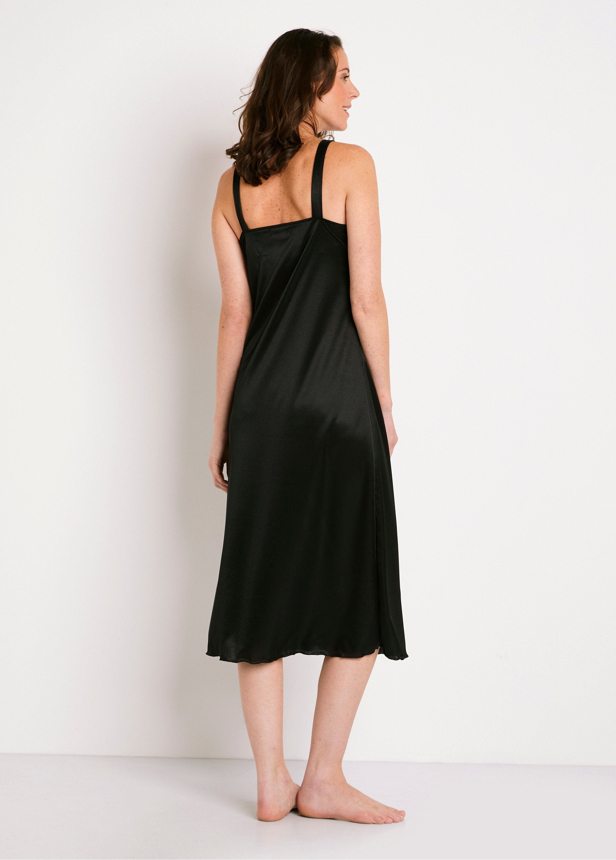 Nuisette_maille_satinée_et_dentelle_Noir_DO1_slim