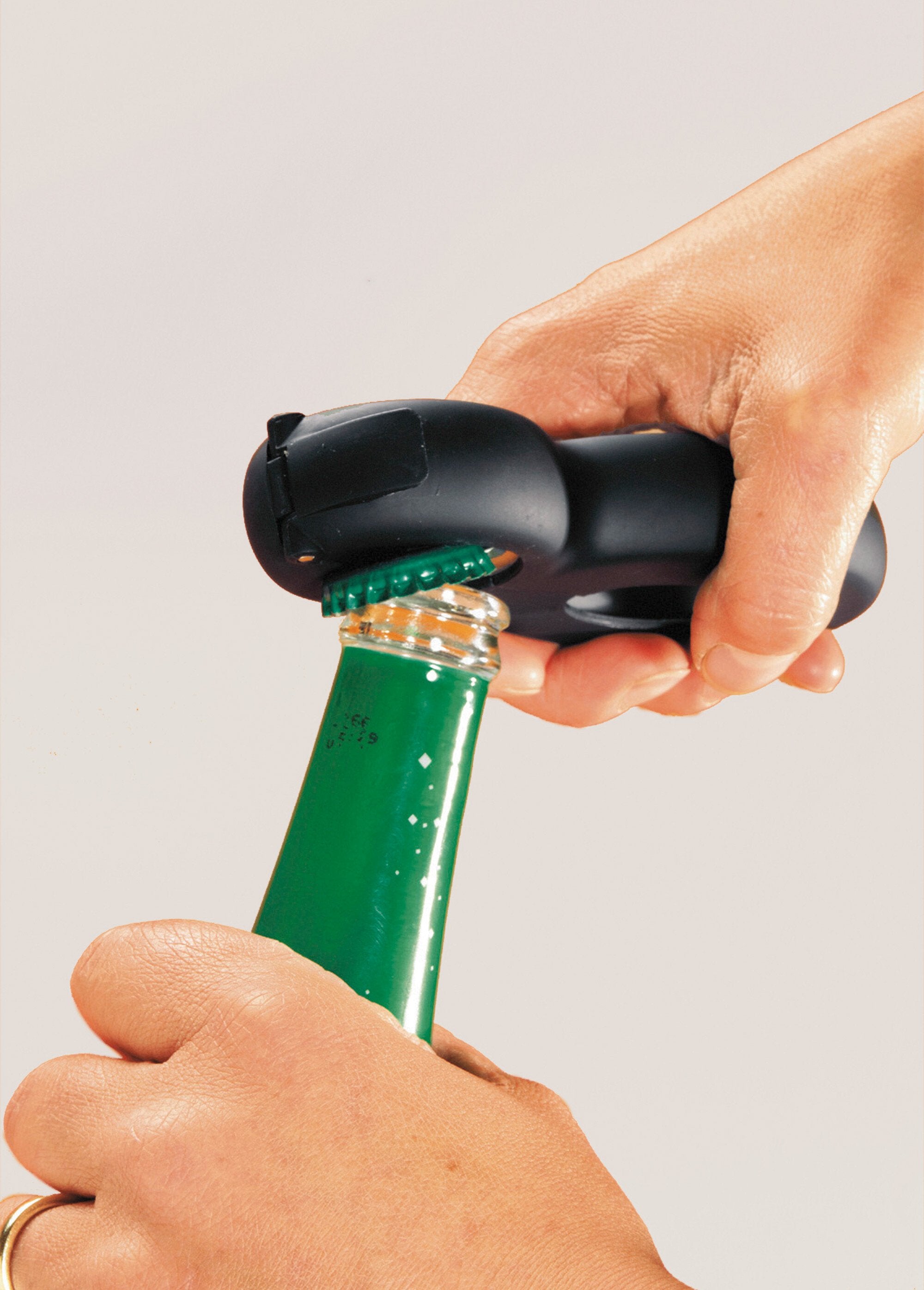 Ouvre-tout_6_en_1_multifonctions_Noir_DE1_slim