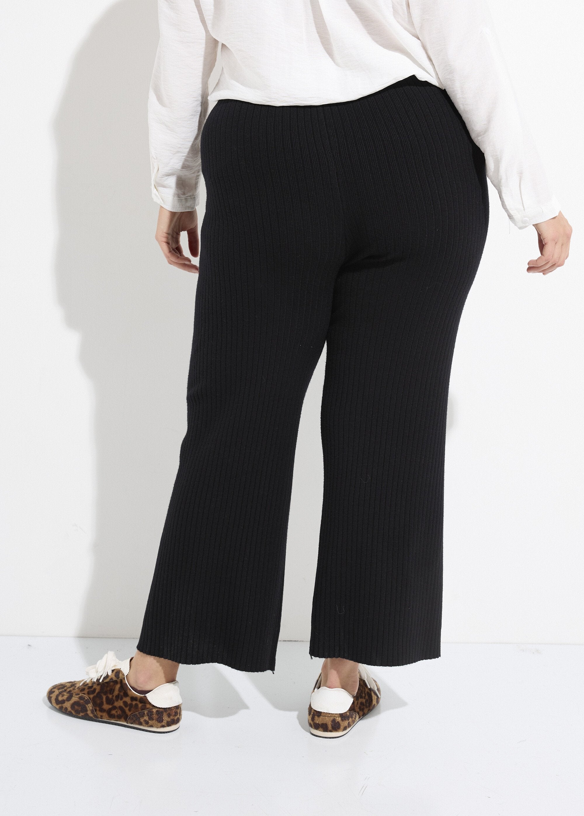 Comfortabele_gebreide_broek,_wijde_snit_Noir_DO1_curvy