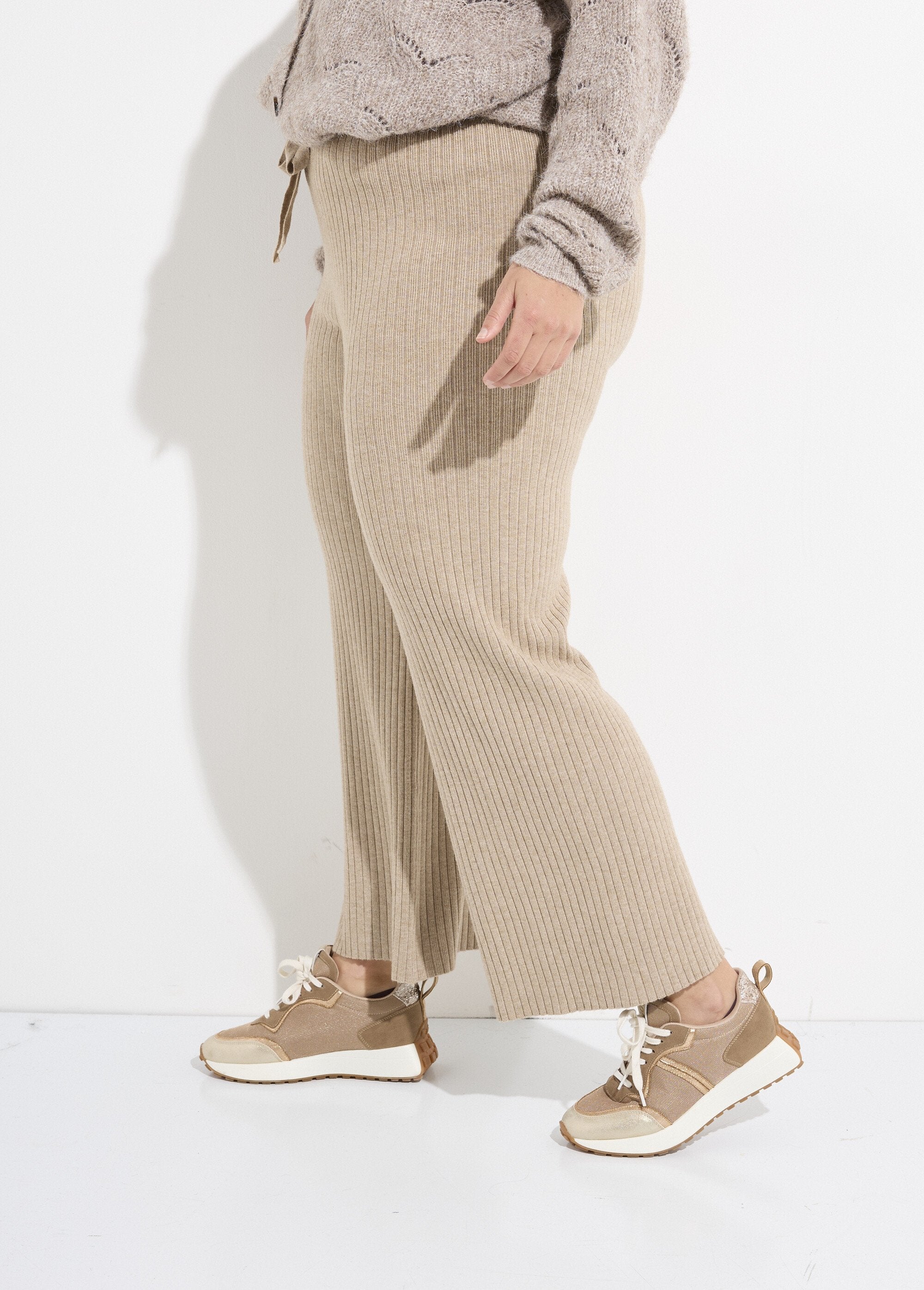 Pantalon_confort_en_maille,_coupe_large_Beige_DR1_curvy