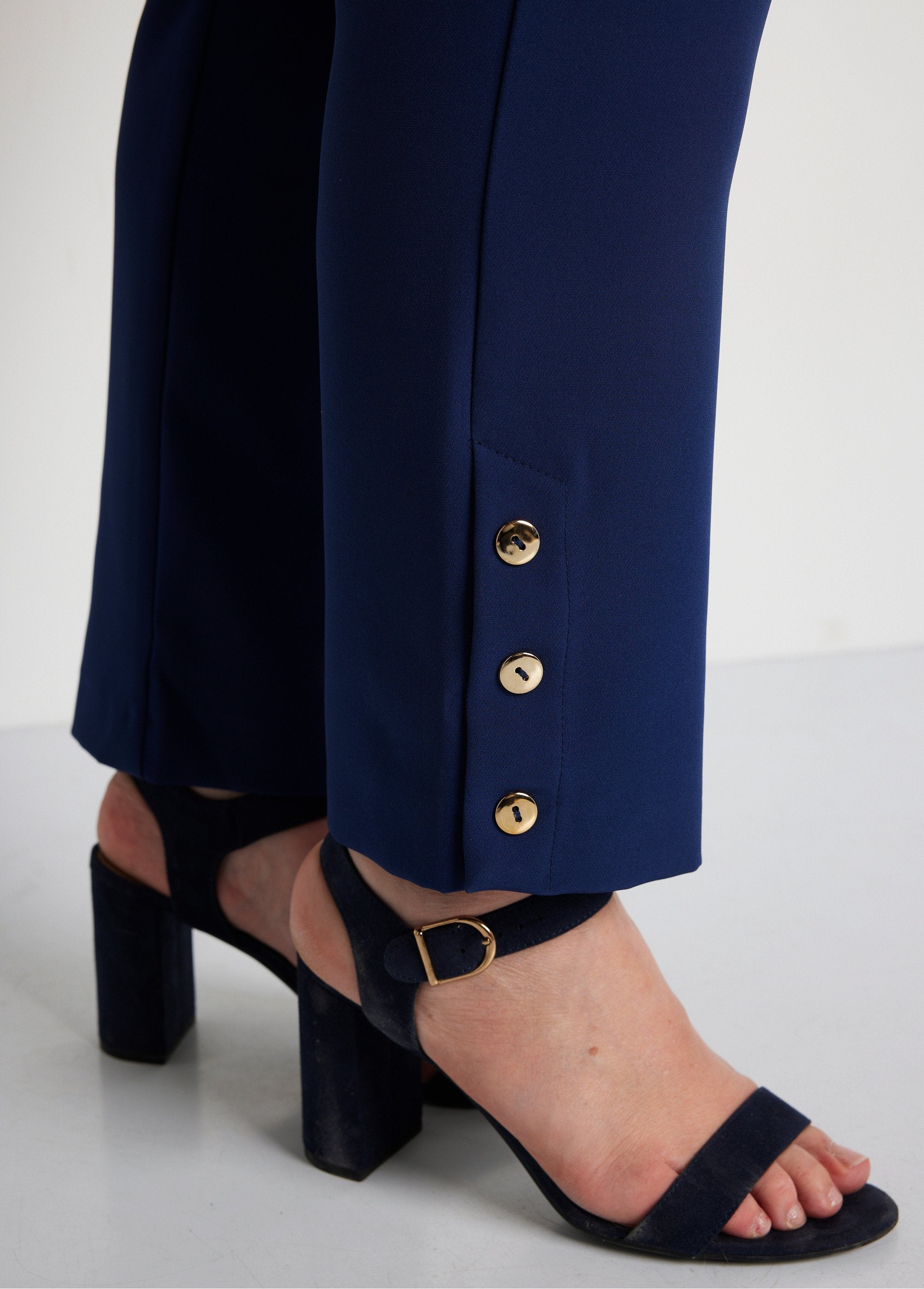 Pantalon_droit_7/8e_uni_infroissable_Bleu_marine_DE1_curvy