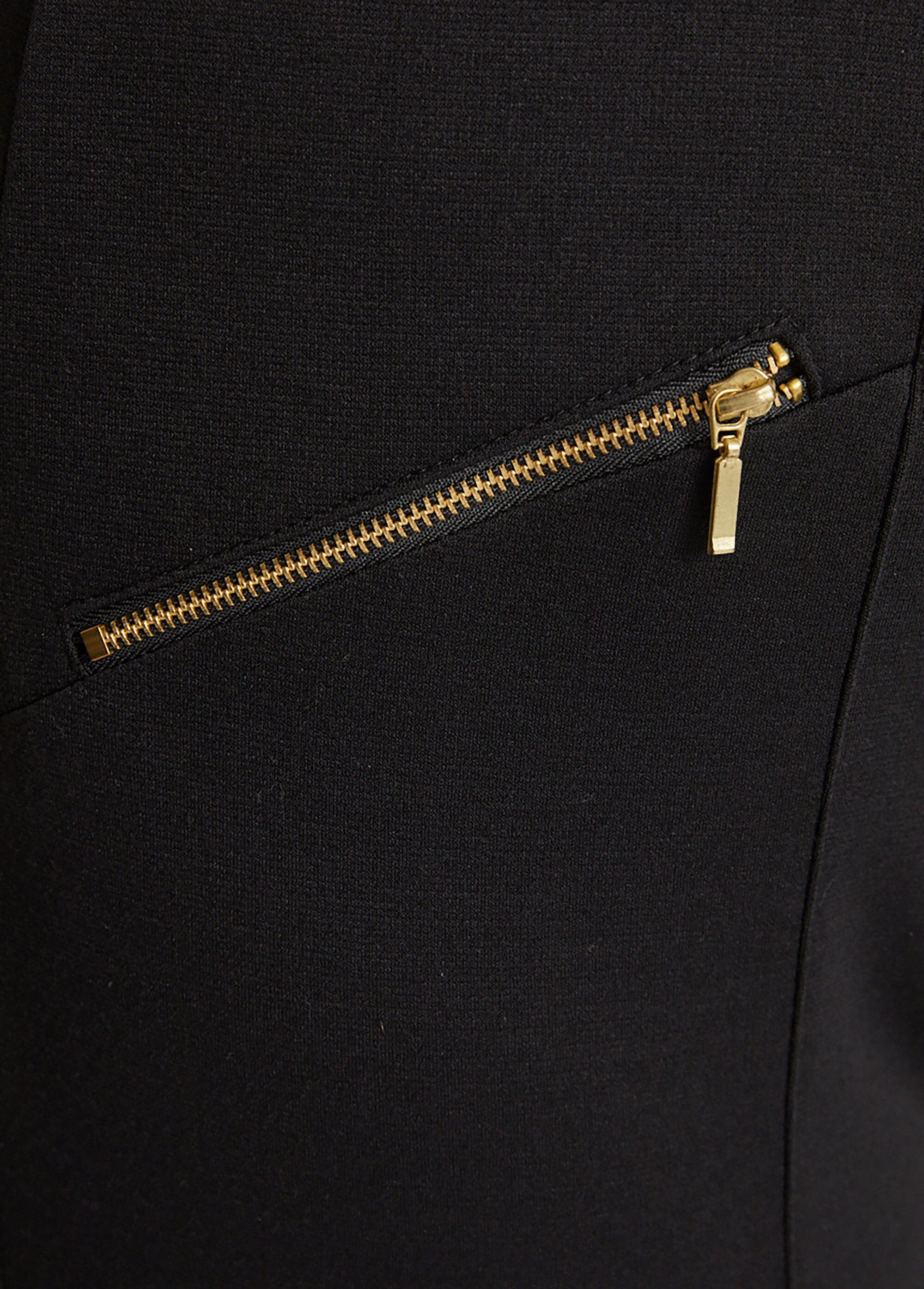 Broek_met_rechte_pijpen_en_elastische_tailleband_in_Milanese_breisels_ZWART_DE1_curvy