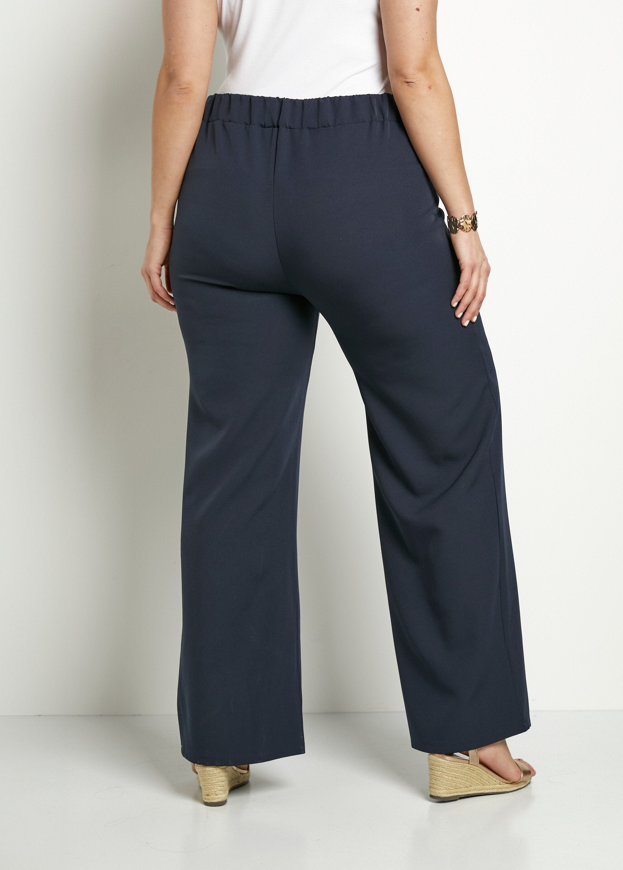 Broek_met_brugeffect_en_elastische_tailleband_achter_Marine_DO1_curvy