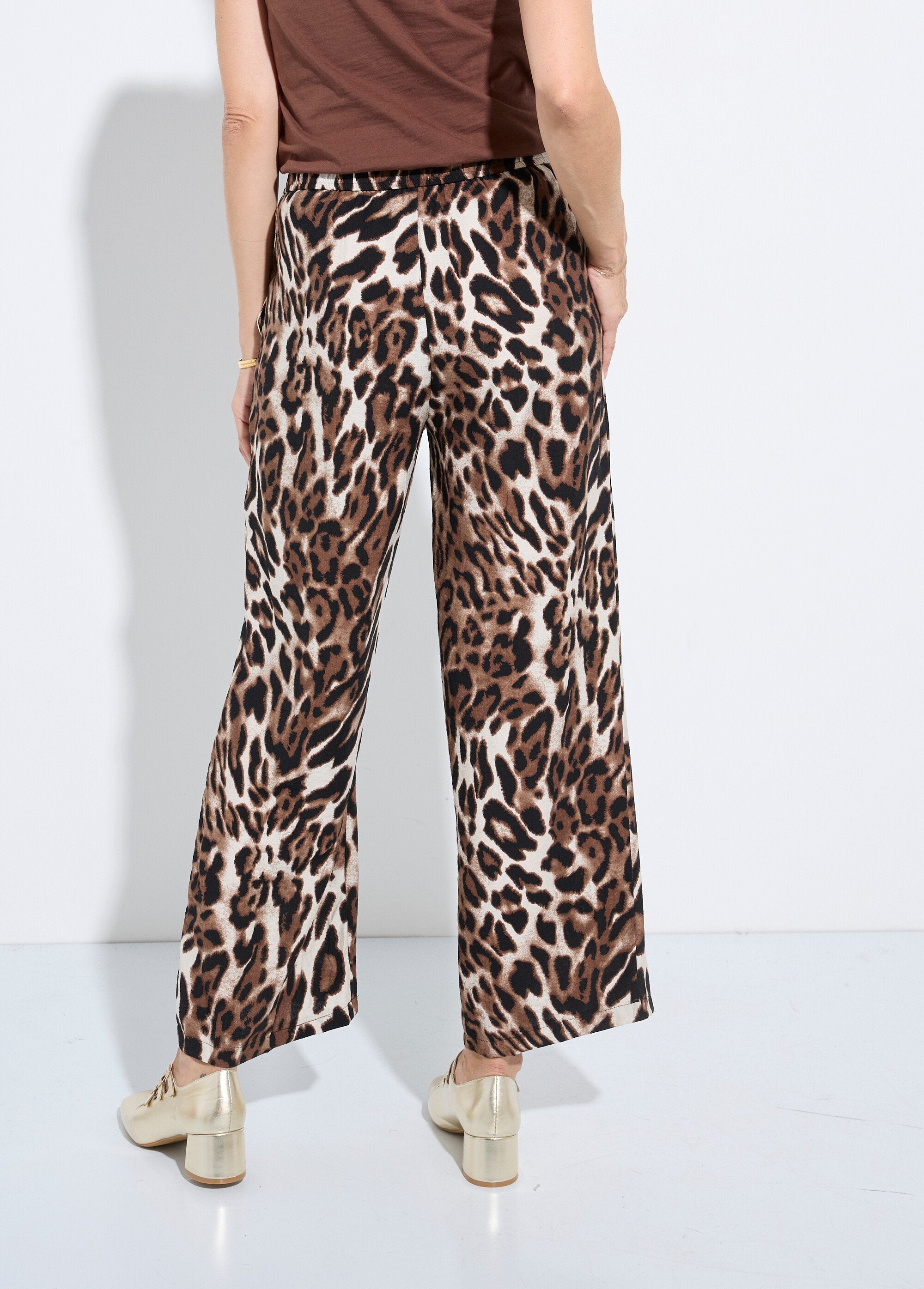 Soepele,_elastische_broek_met_dierenprint_Leopard_DO1_slim